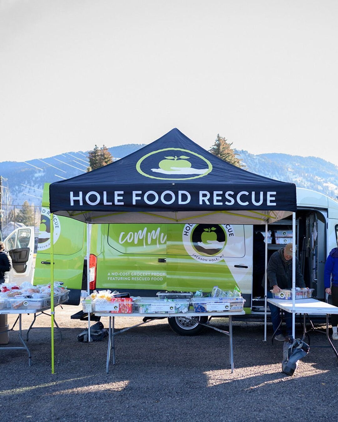 Thank you @holefoodrescue for giving away 1400 pounds of food at the last Swap!

Collaboration = 🔥 ❤️ 💚 💜 💙 🤍 

.
.
.
.
.
.

#sustainableparenting 
#communitycare 
#parentingsupport 
#freechildclothingandgearswap
#ittakesavalley