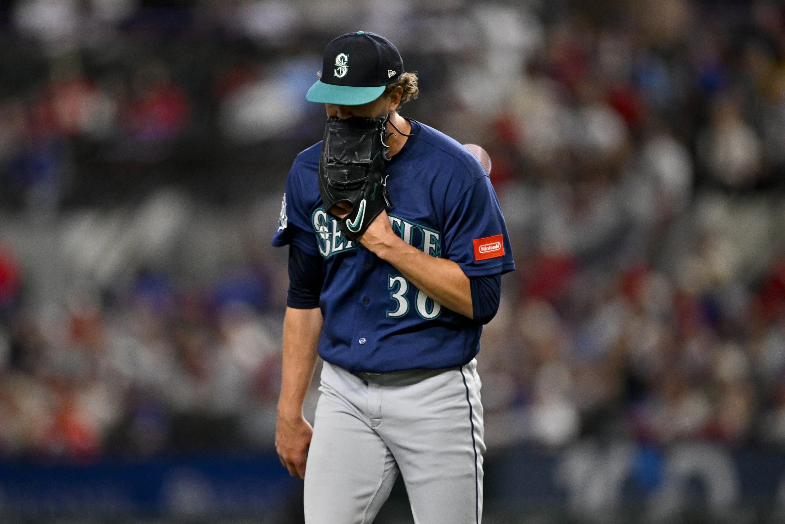 Bats Go from Quiet to Silent, Mariners Drop Third Straight to Open Texas Series
