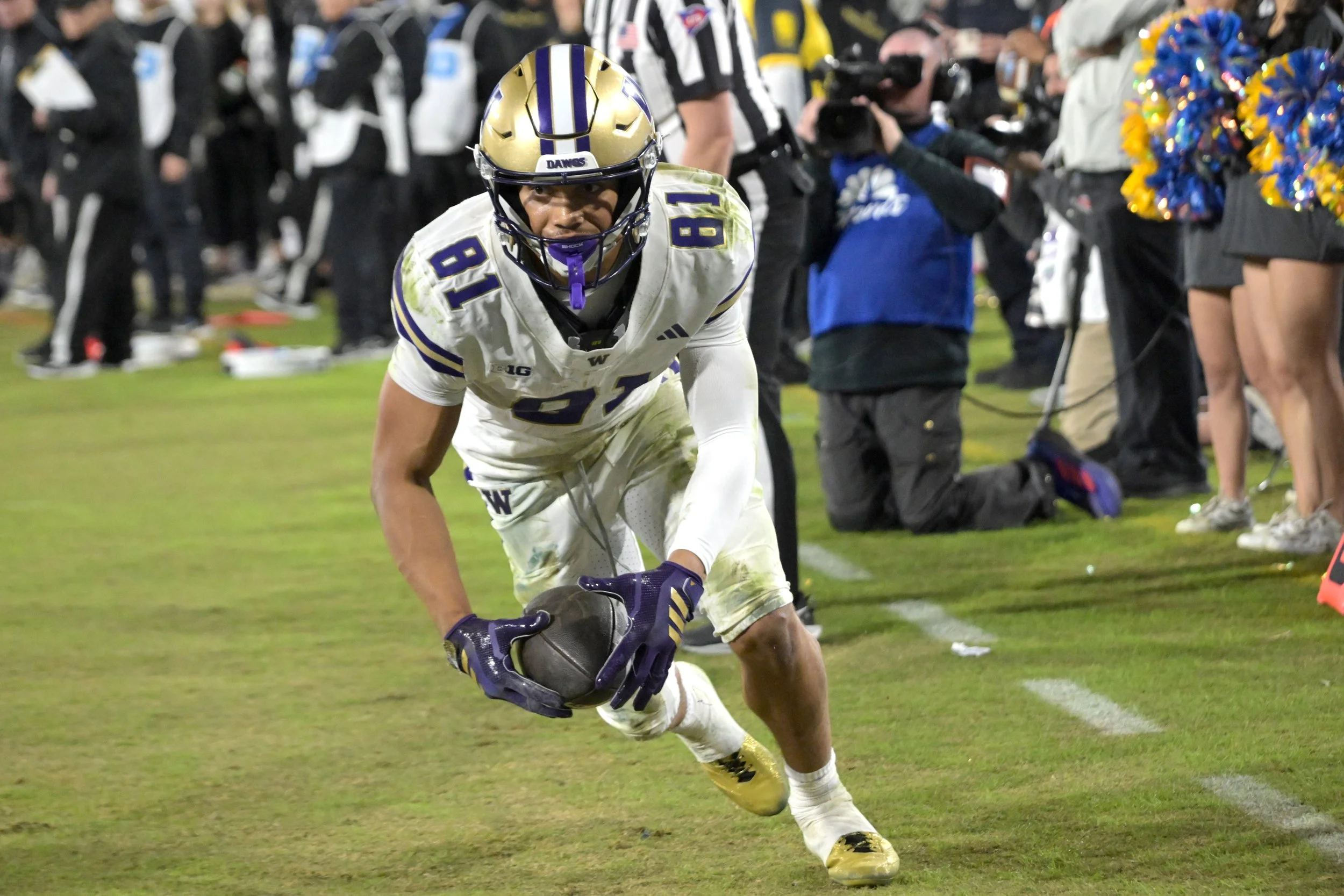 WATCH: Huskies Seeking Strong Finish in LA Bowl vs. Boise State