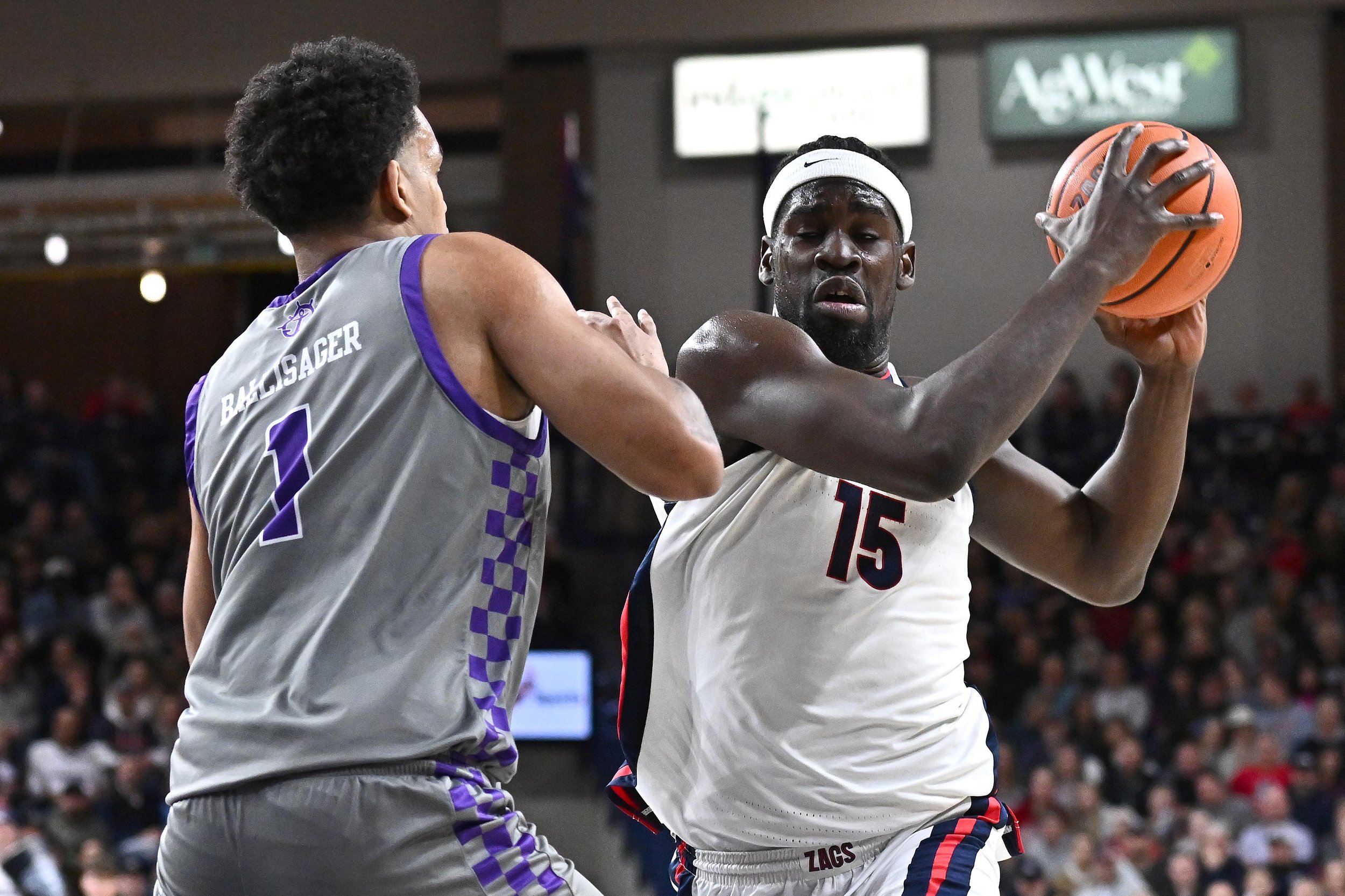 Gonzaga Cruises in Senior Night Win Over Portland, Clinches No. 1 Seed in WCC