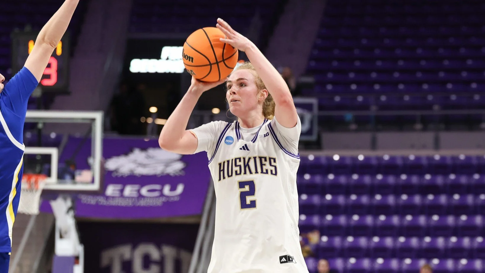 Huskies Women Dominate Jackrabbits to Win NCAA Tournament Opener