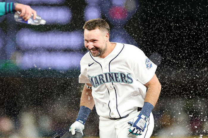 Cal Raleigh Walks Off Yankees, Mariners Take One-Run Win Despite Missed Chances