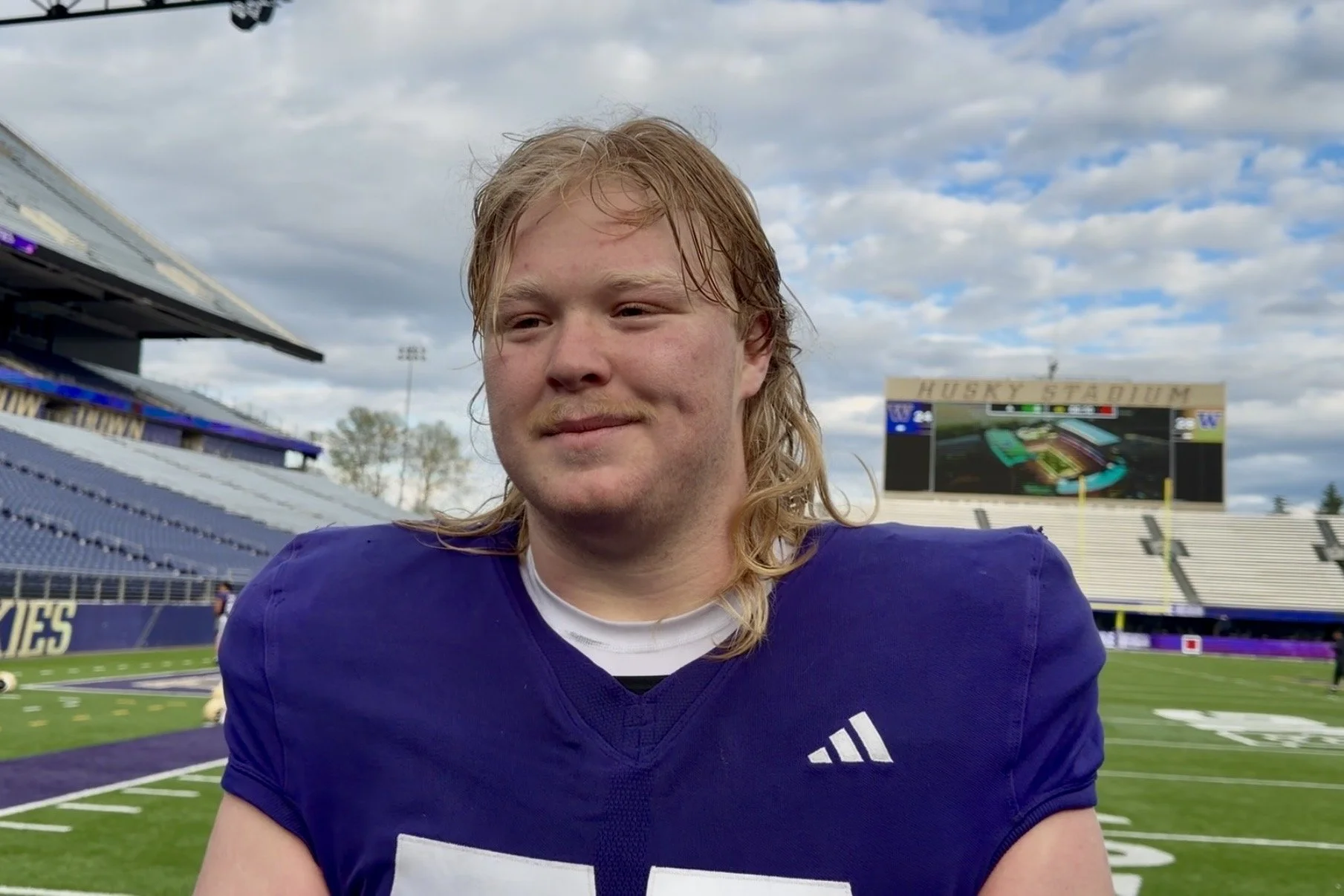 Huskies ‘Freak’ Freshman Left Tackle Kodi Greene Appears Ready to Block