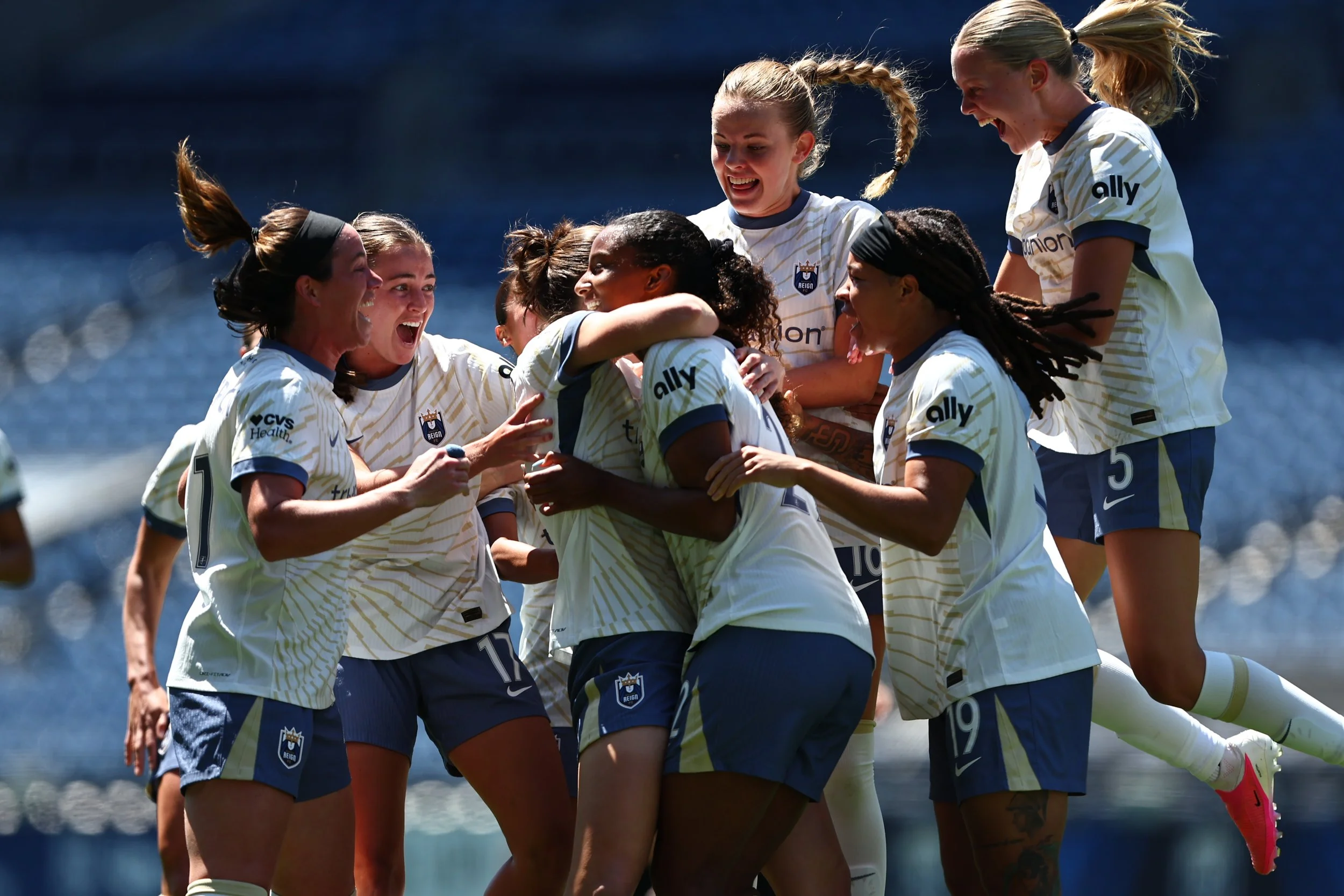 Cassie Miller Shines, Reign Top Thorns 2-0 to Split Cascadia Series