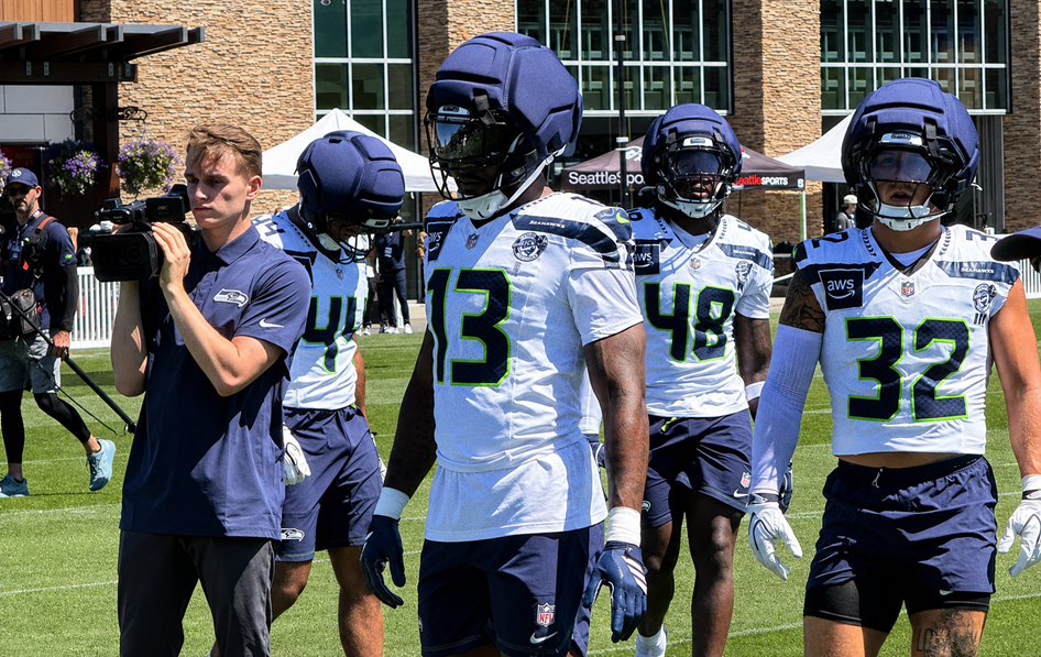 Camp Takeaways: Ernest Jones, Seahawks’ Defense Dominates One-Sided Red Zone Session
