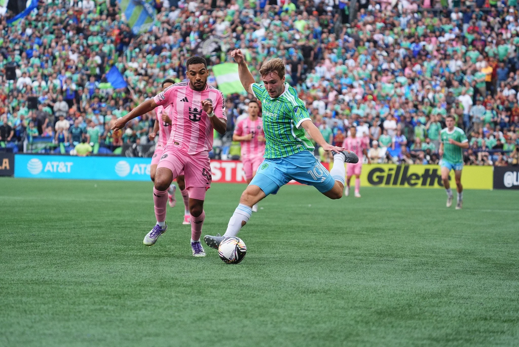 Sounders Notebook: de la Vega Out For Season, Seattle Prepares for Tough Vancouver Side