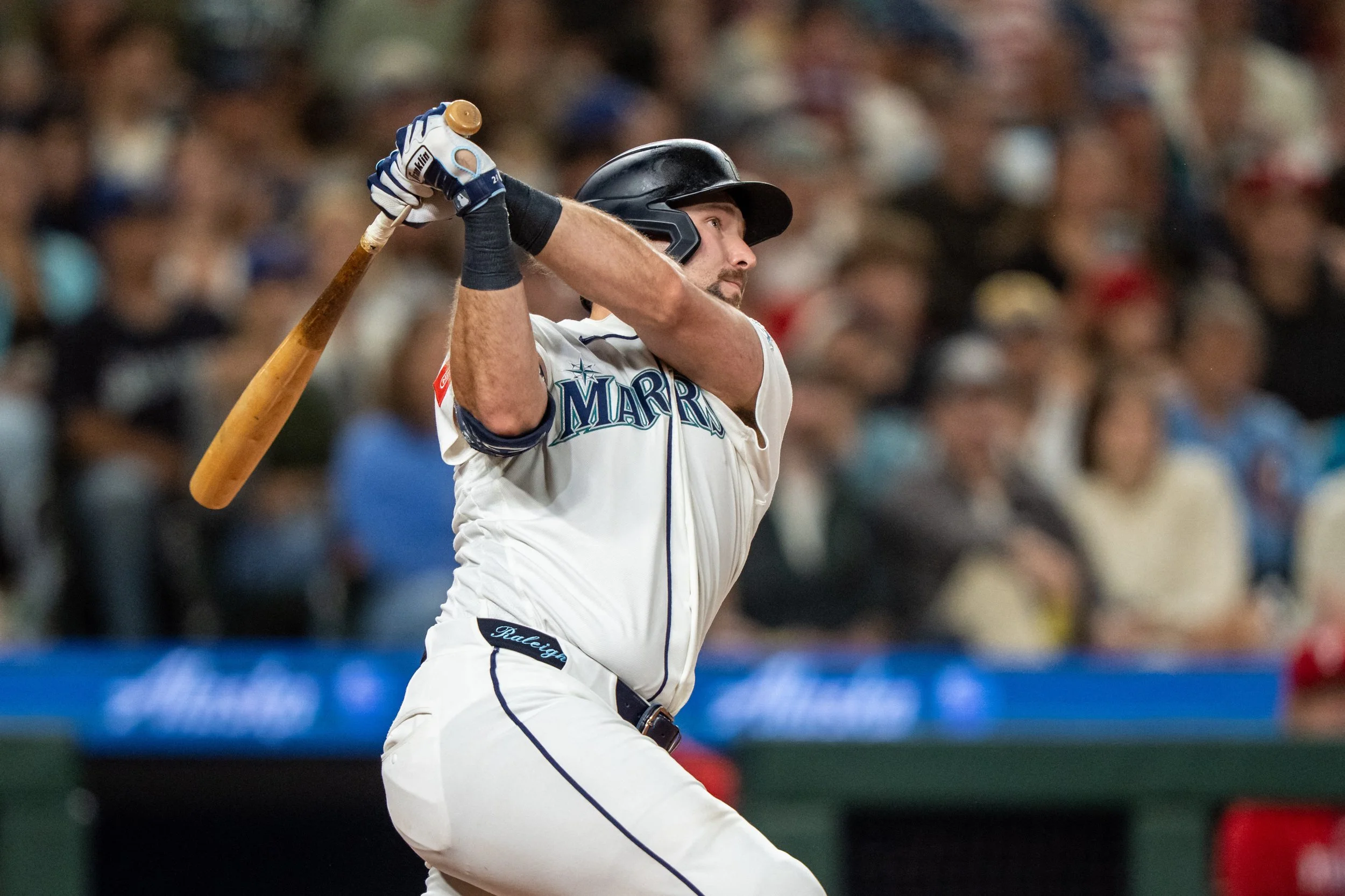 Big Dumper Returns: Cal Raleigh’s Three Homers Power Mariners Past Phillies