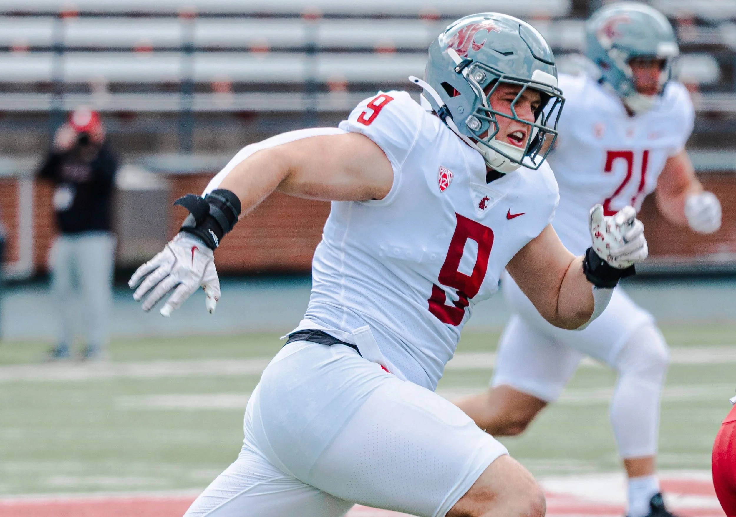 Washington State's Defensive Ends Lead New Look Defense as Apple Cup Approaches