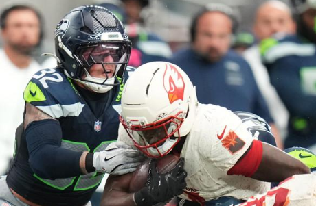 'Rare Stuff': Undrafted Drake Thomas Making Magic for Seahawks Defense