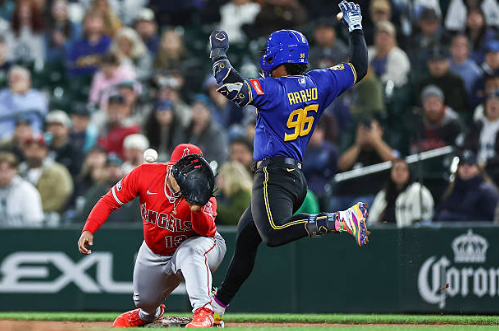 Mariners’ Late Rally Falls Short in 7-5 Loss to Angels