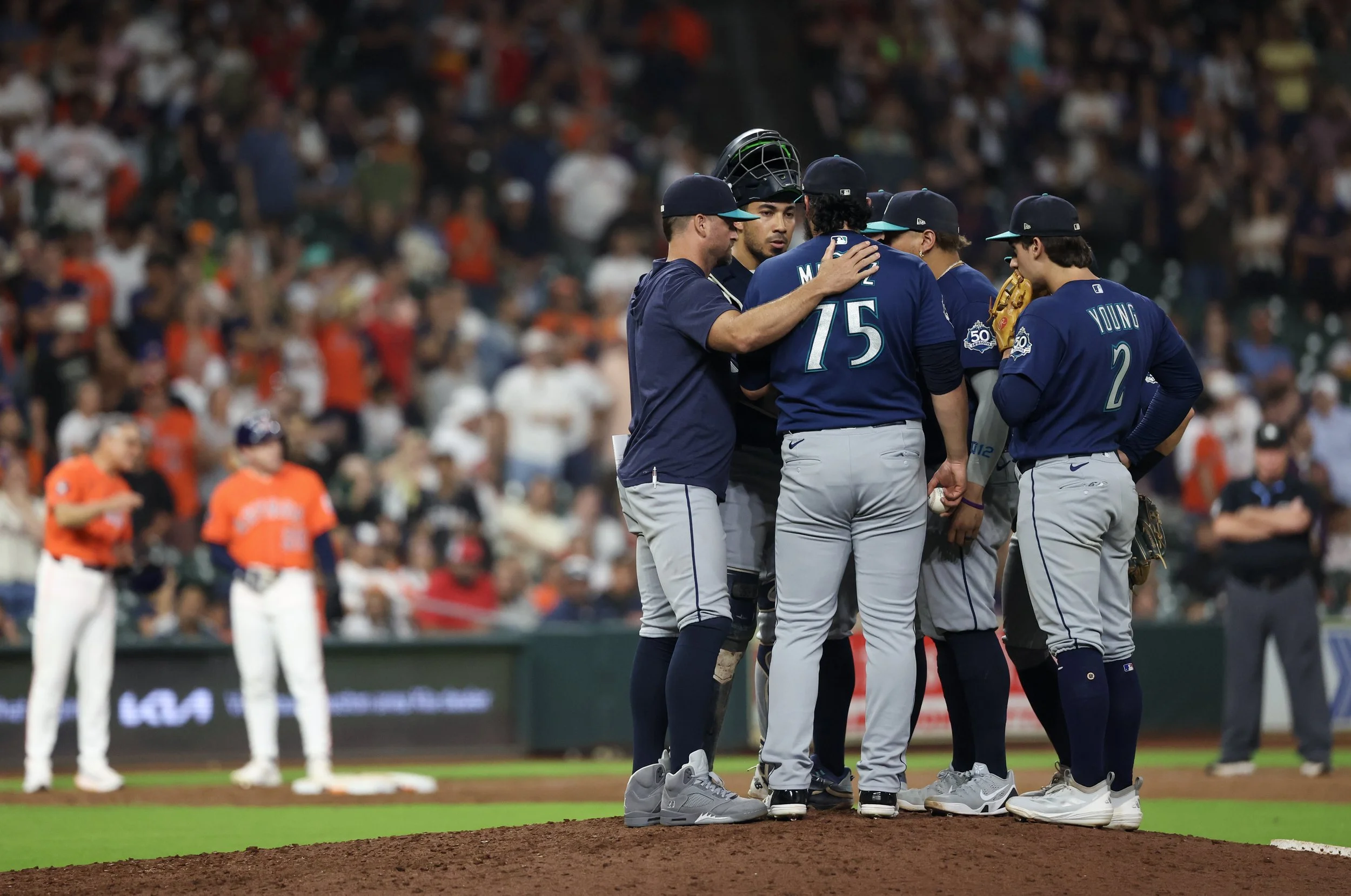Mariners' Bullpen Blows Another Lead as Houston Walks it Off in Extras