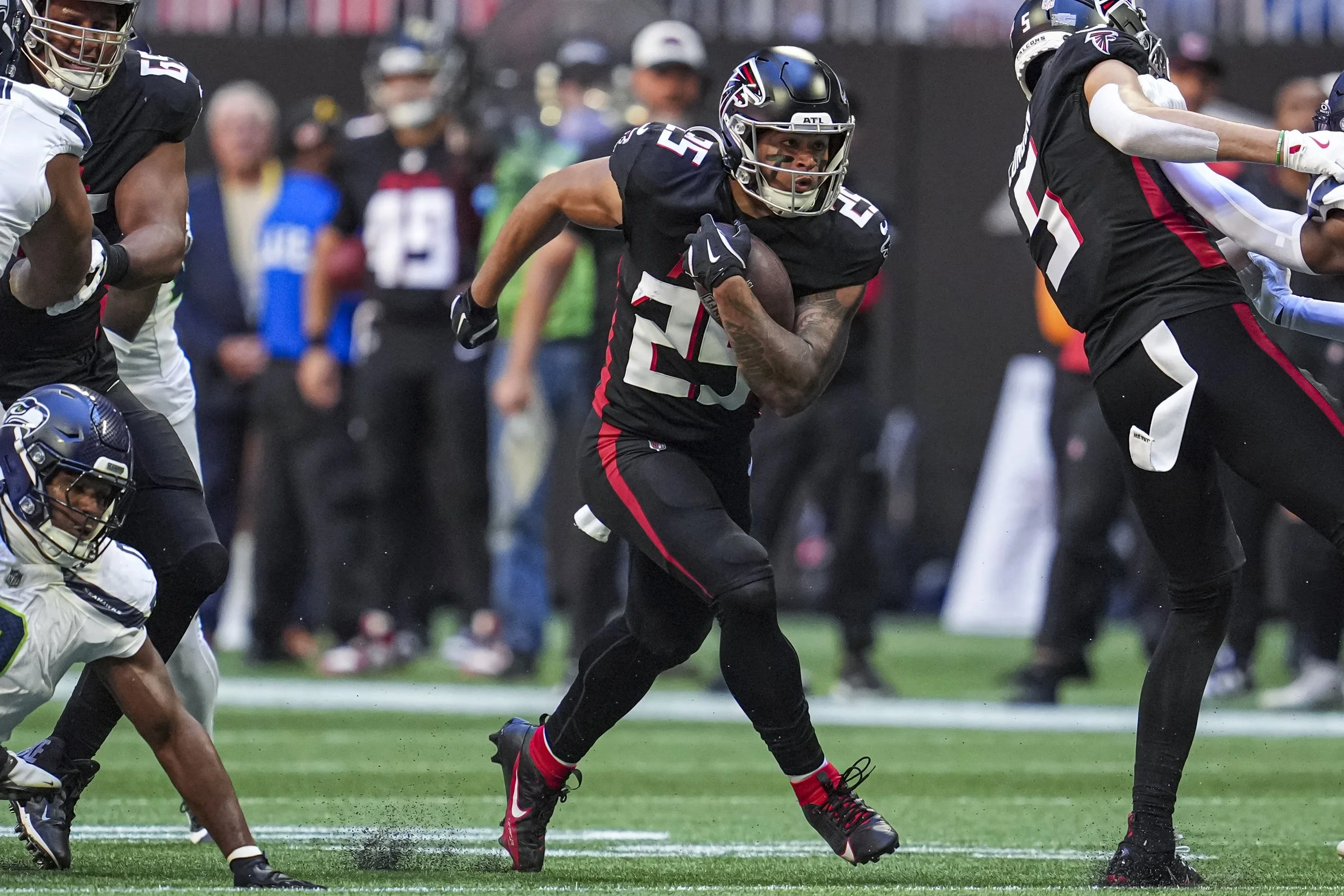 Analysis: 3 Free Agent Running Backs Seahawks Could Target to Replace Ken Walker III