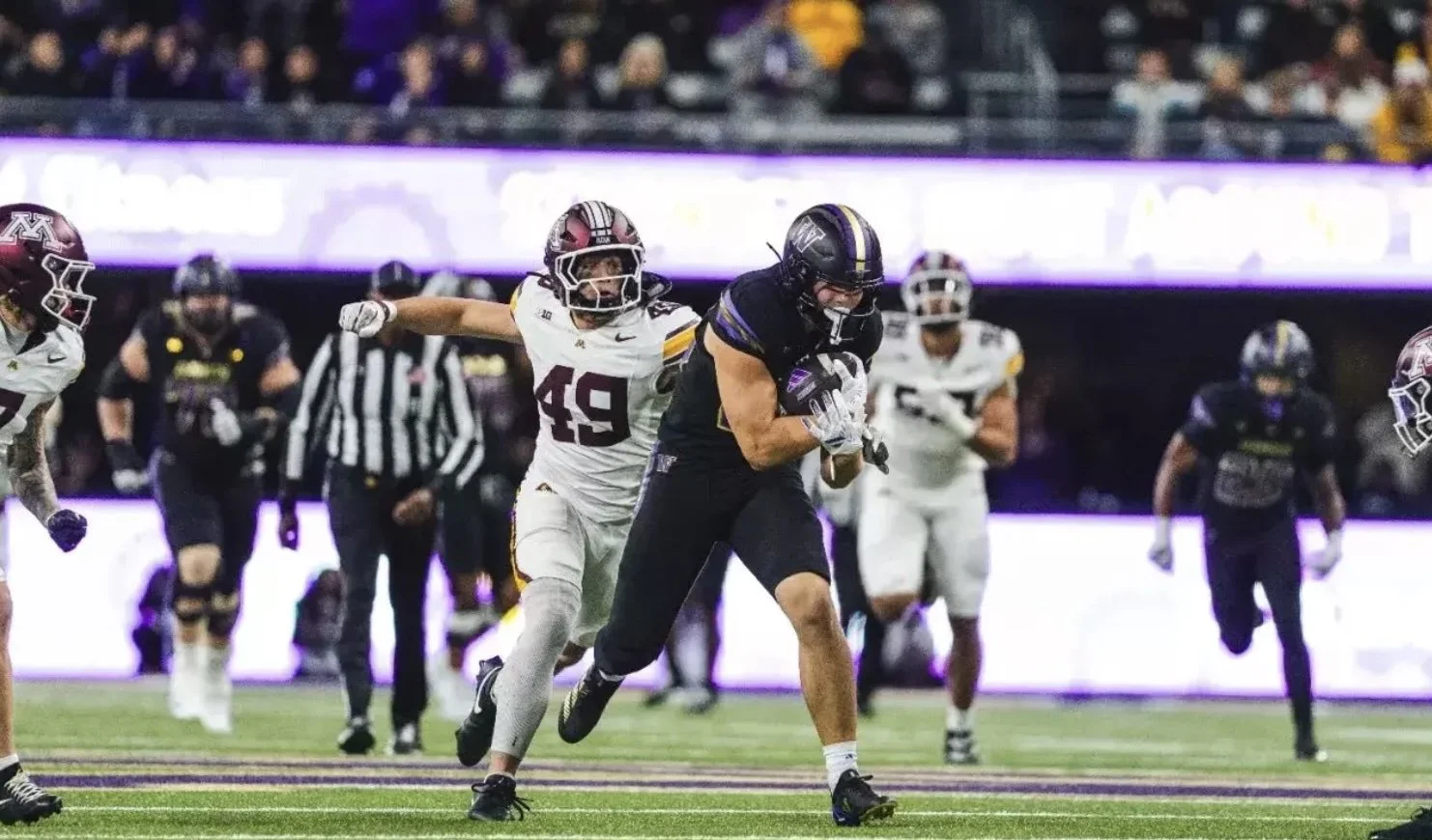 Minnesota Stuns Huskies at Home in Conference Opener