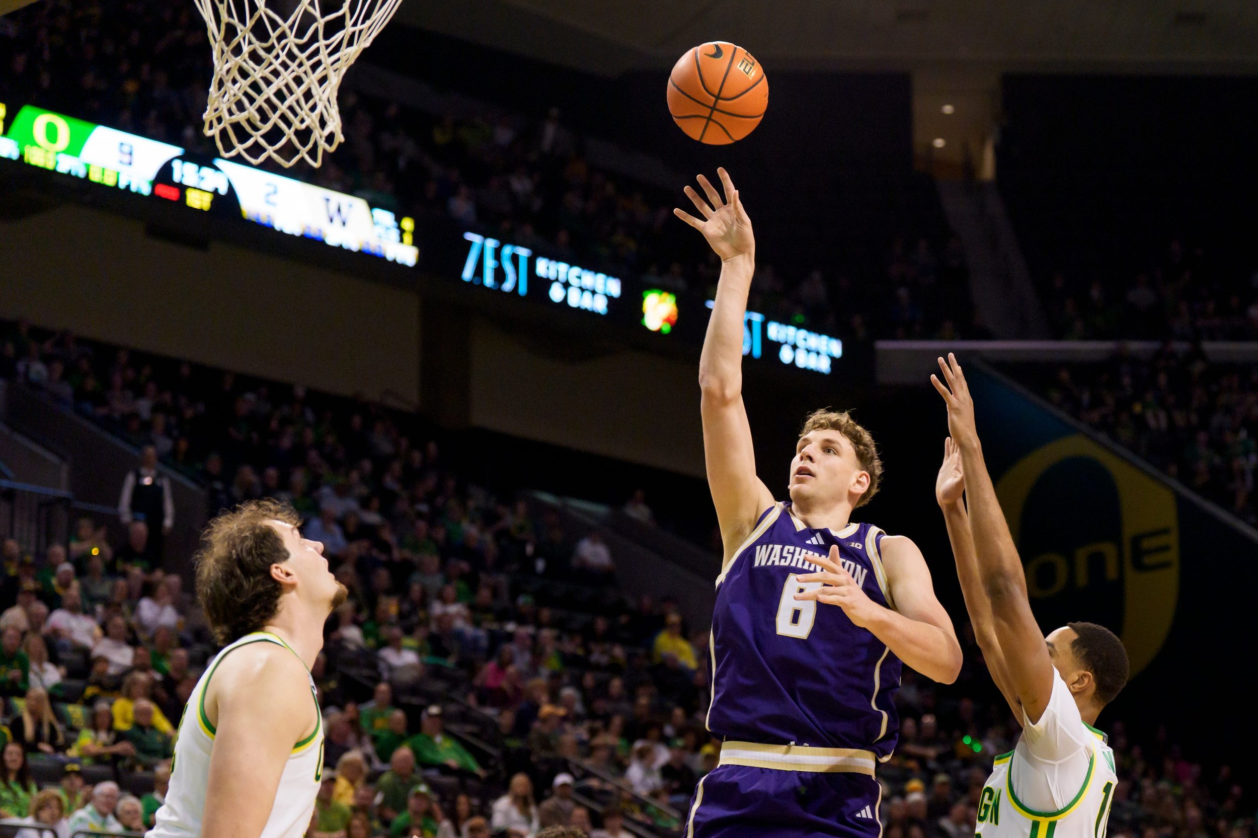 Huskies Men’s Basketball Erases 21-Point Deficit, Still Falls to Oregon in Regular Season Finale