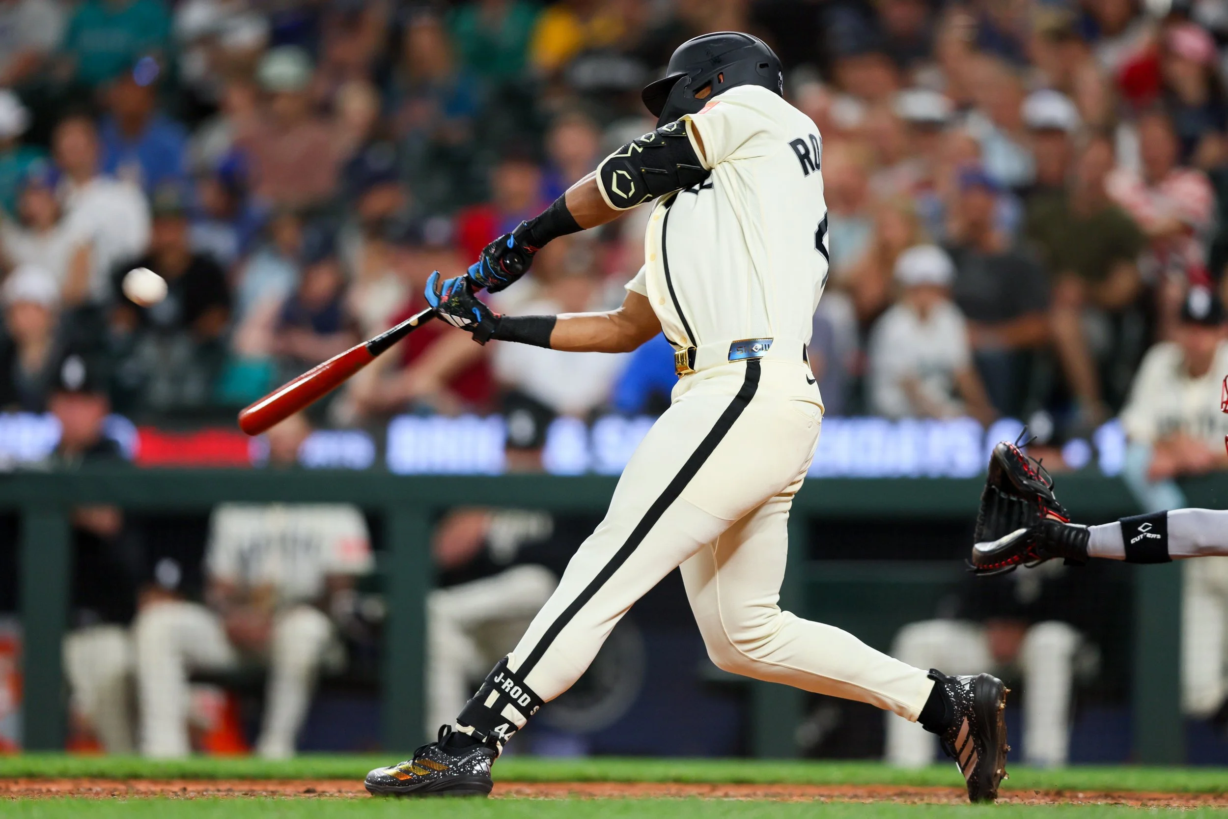 Mariners No-Hit Through 6, Late Comeback Comes Up Short in 6-2 Loss to Red Sox