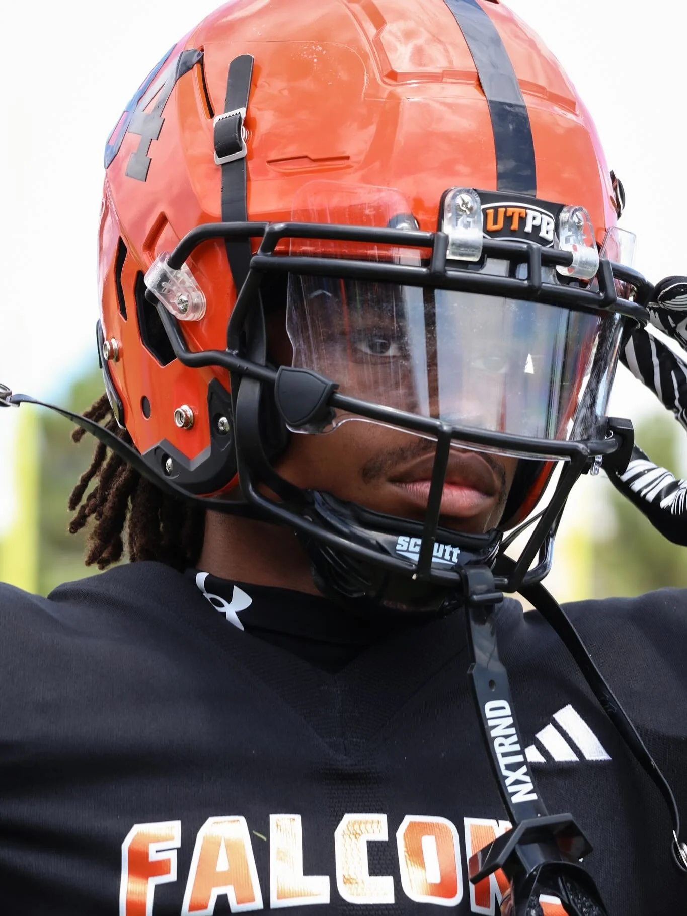 GAME ONE DUB #falconsup 🧡🖤 

#photographer #photo #photography #pictures #sportsphotography #football