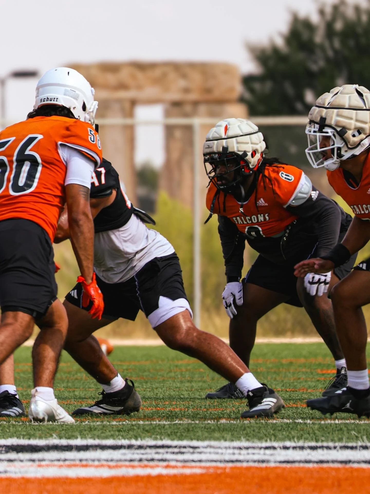 Game mode on🖤🧡

#footballgames #football #kickoff #photography #sport #sports #sportsphotograhy