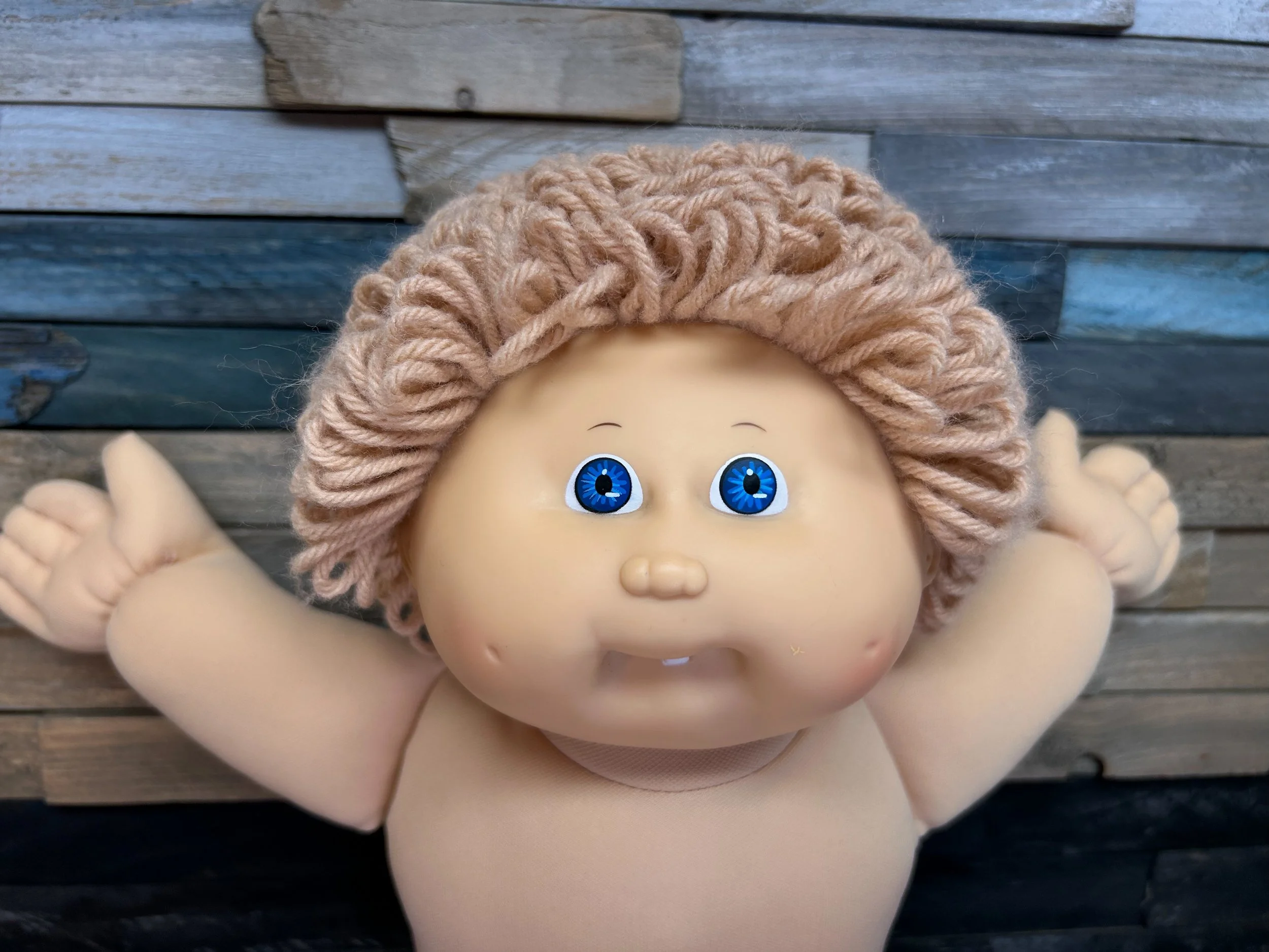 Wheat hair & blue eyes