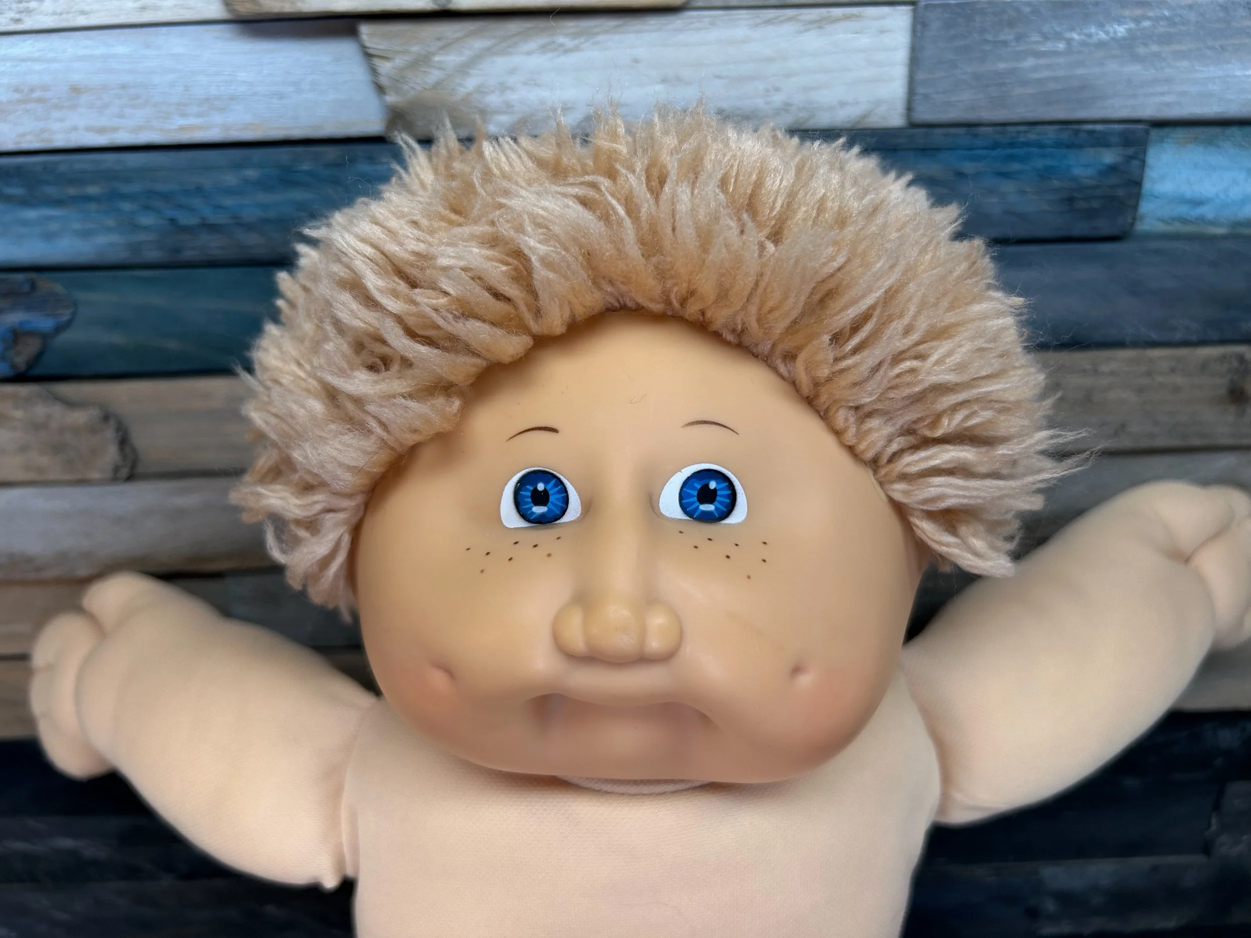 Wheat hair & blue eyes