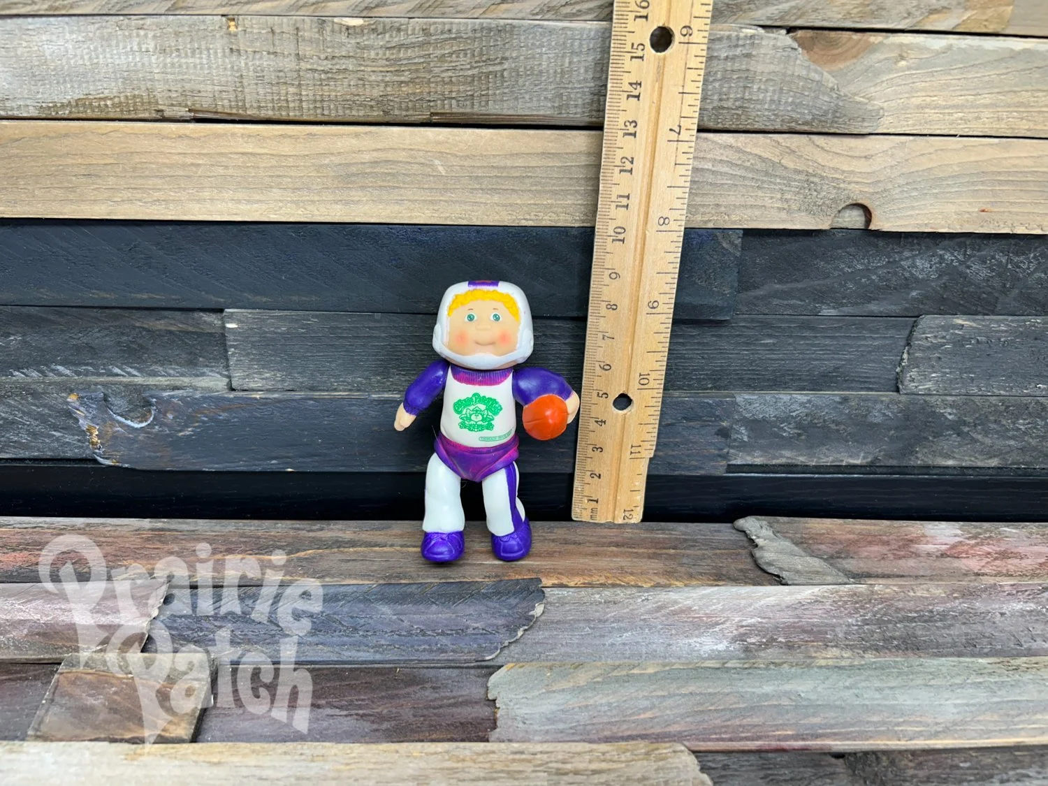 Figurine with helmet