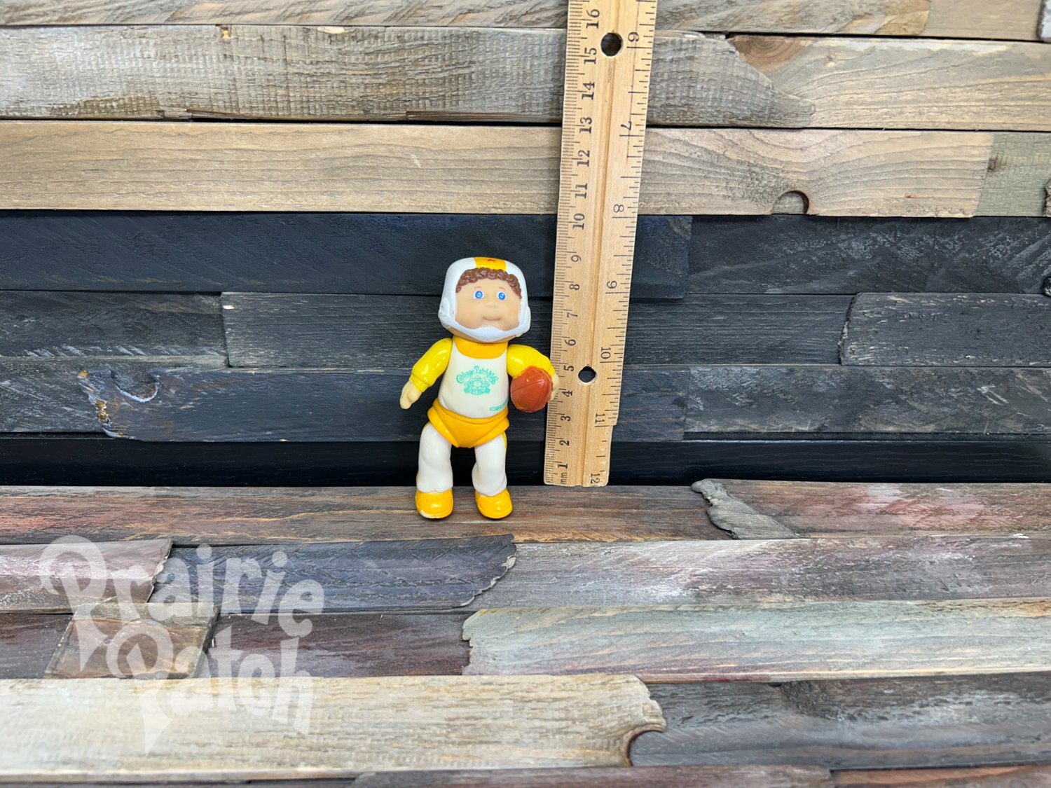 Figurine with helmet