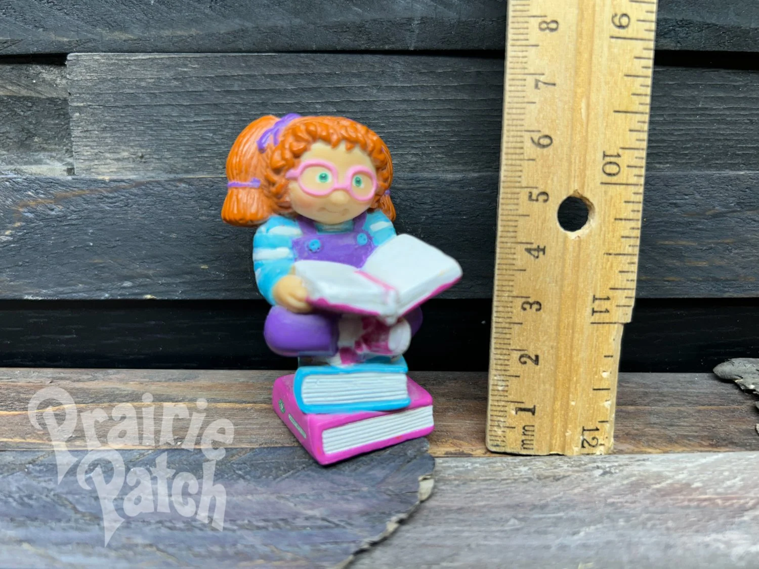 Reader figurine
