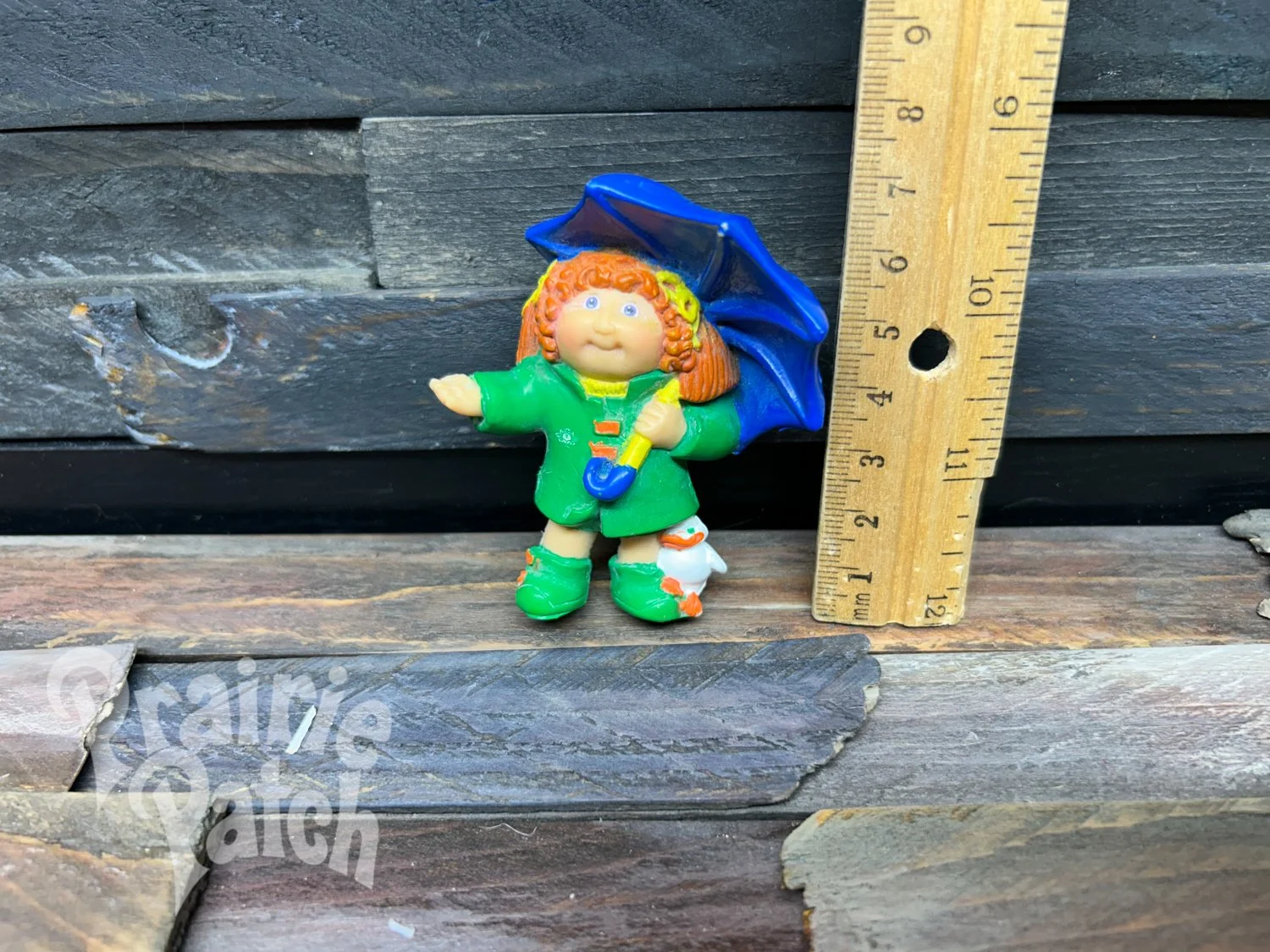 Umbrella figurine