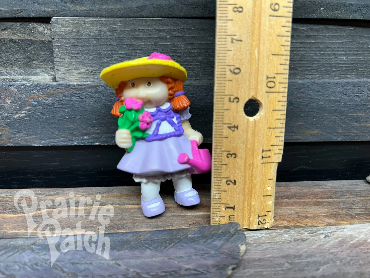 Flowers figurine