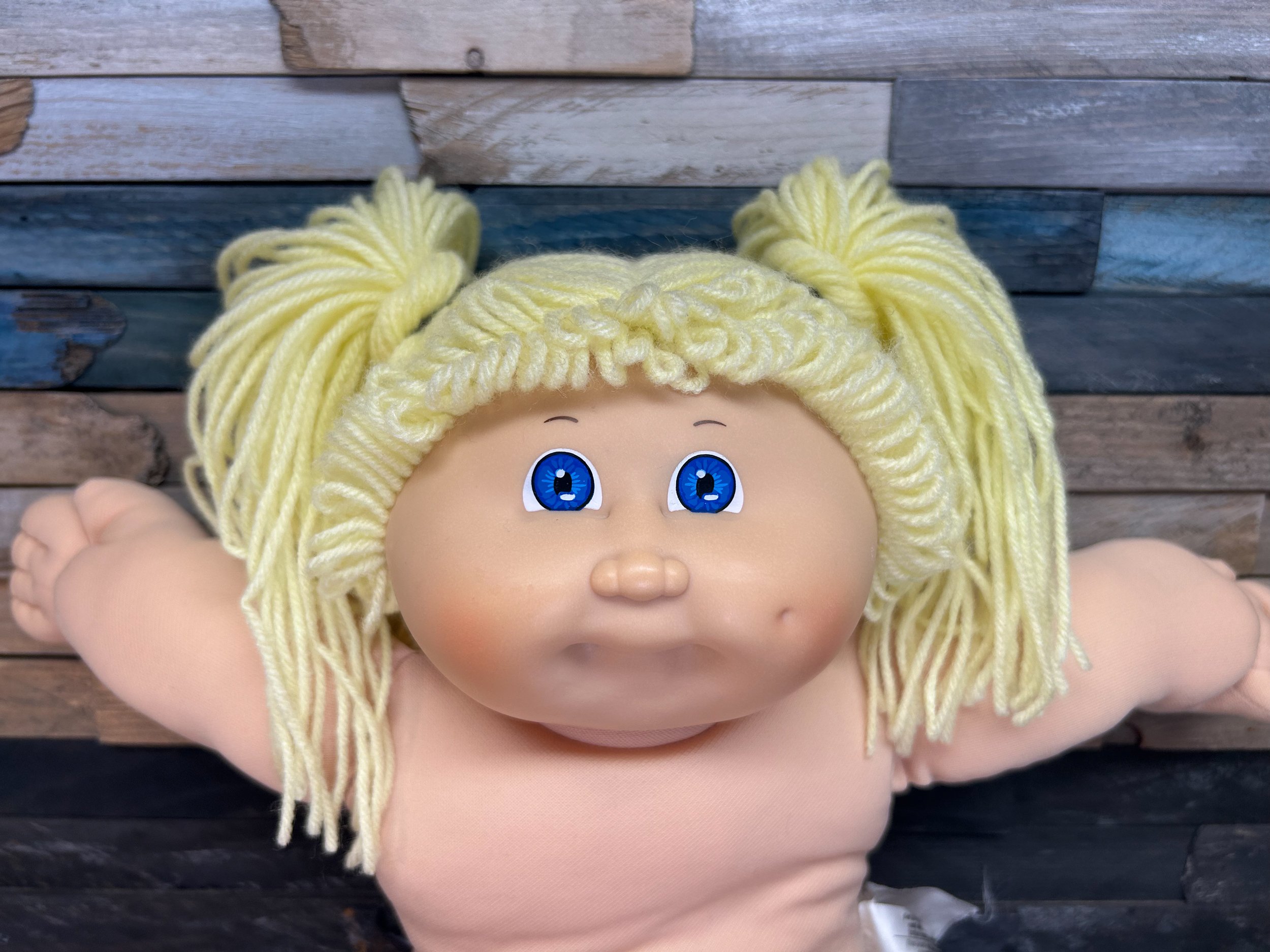 Lemon hair & blue eyes**