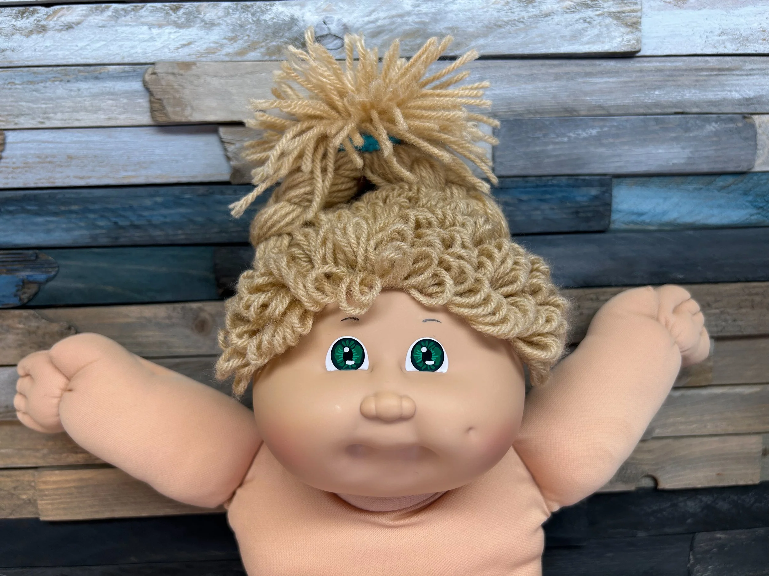 Wheat hair & green eyes**