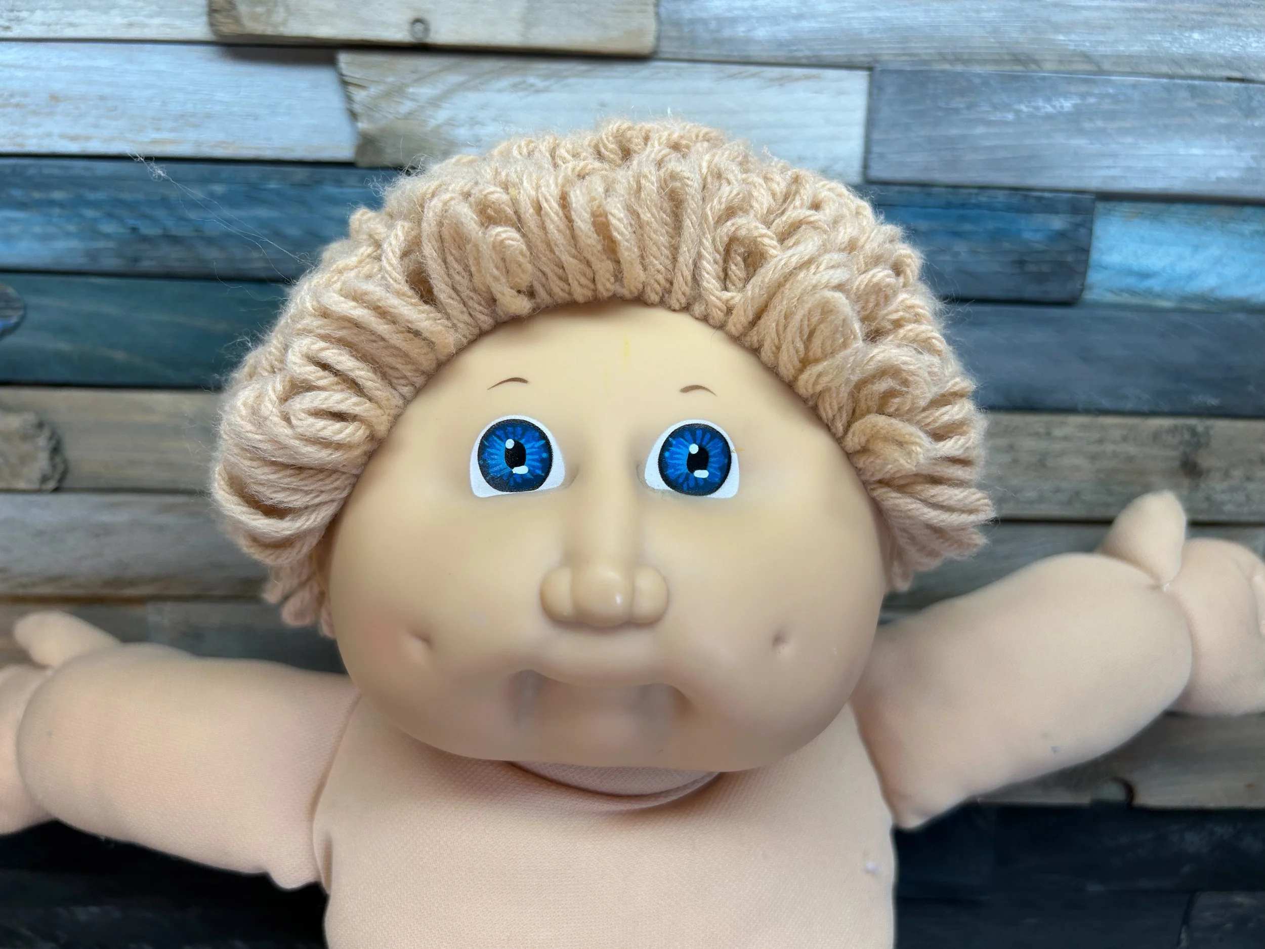 Wheat hair & blue eyes