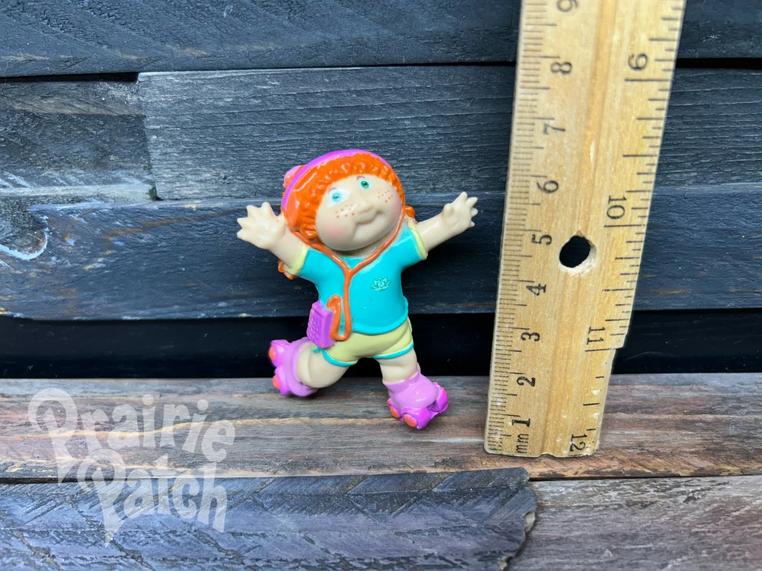 Rollerskating figurine
