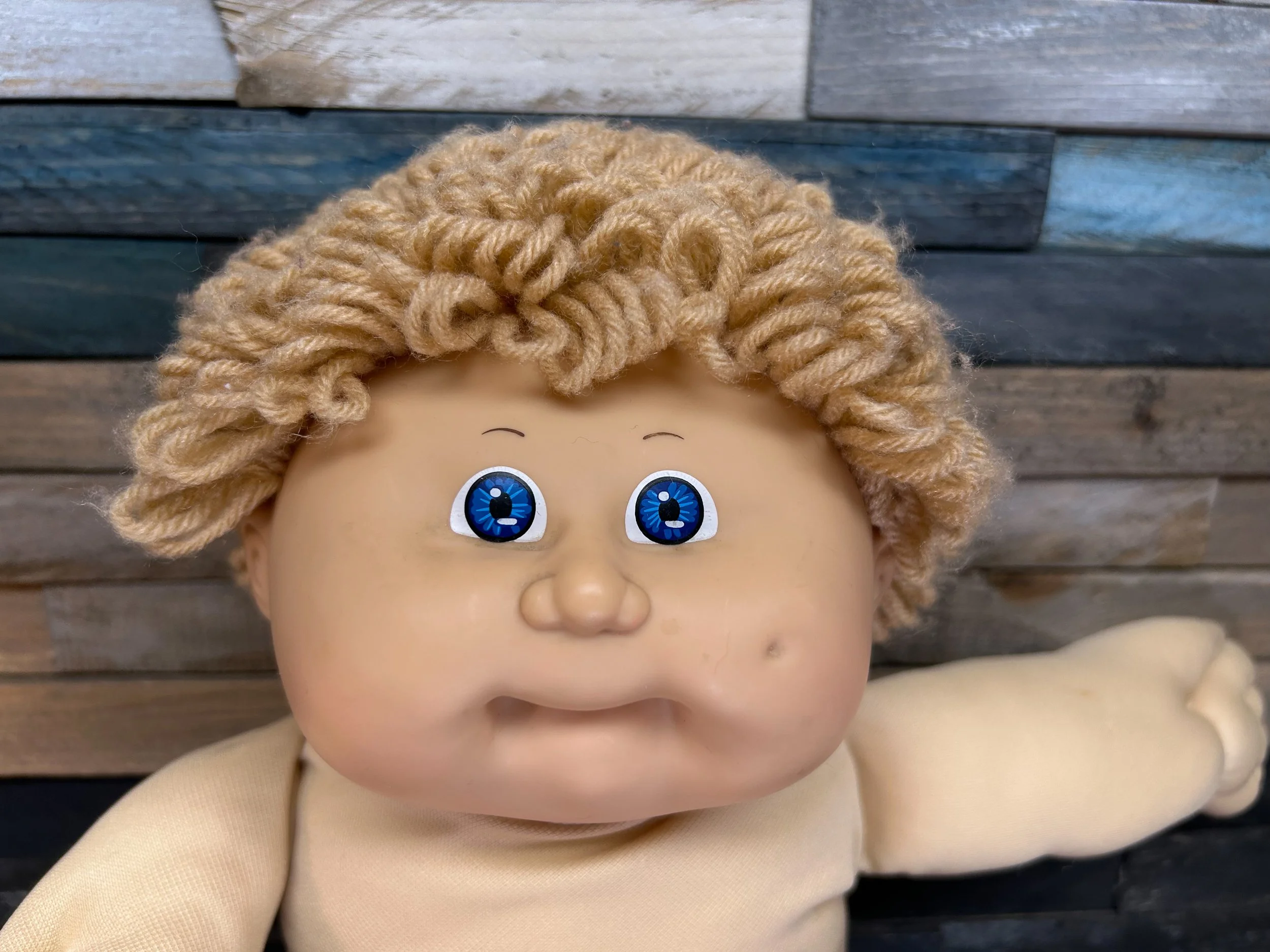 Wheat hair & blue eyes