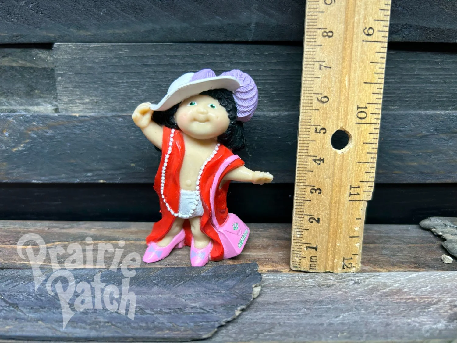 Dress up figurine