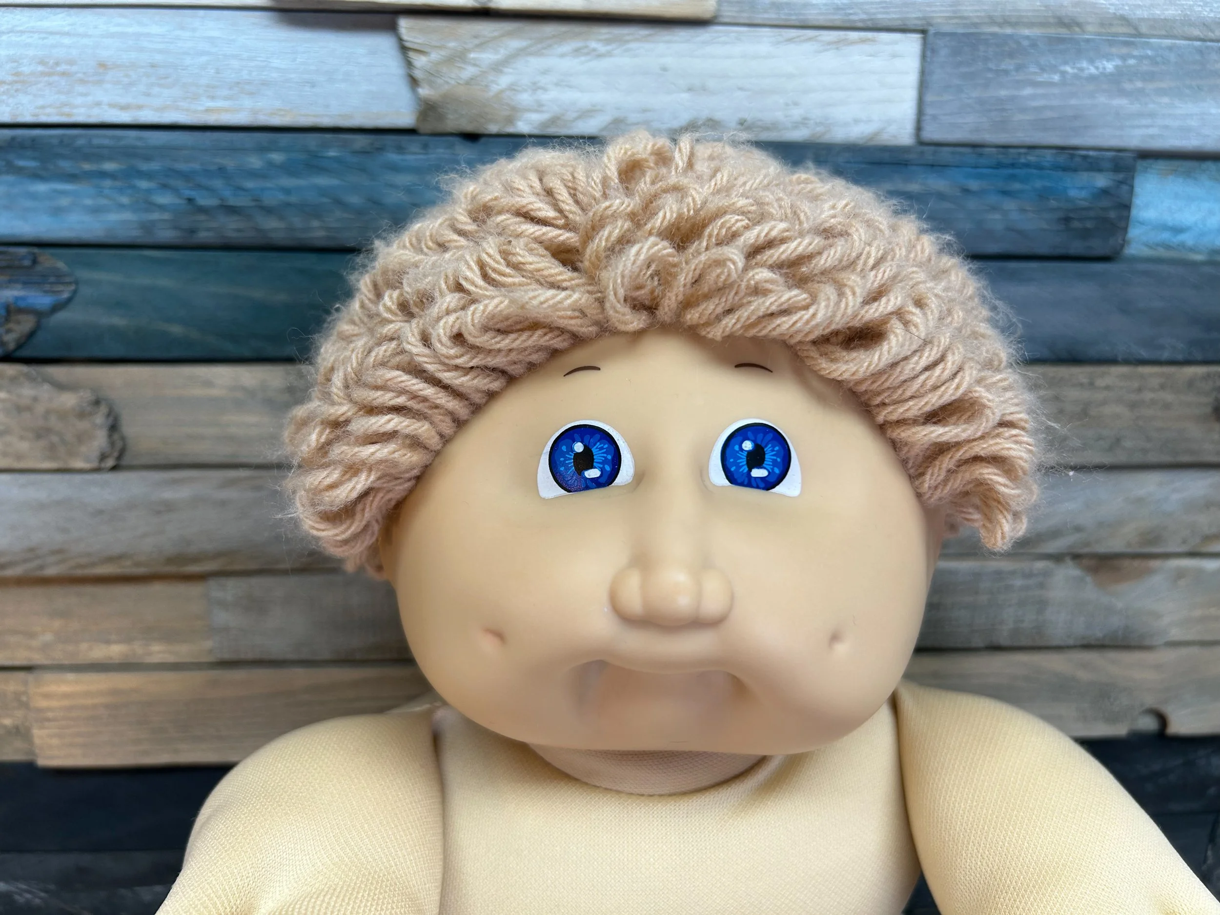 Wheat hair & blue eyes