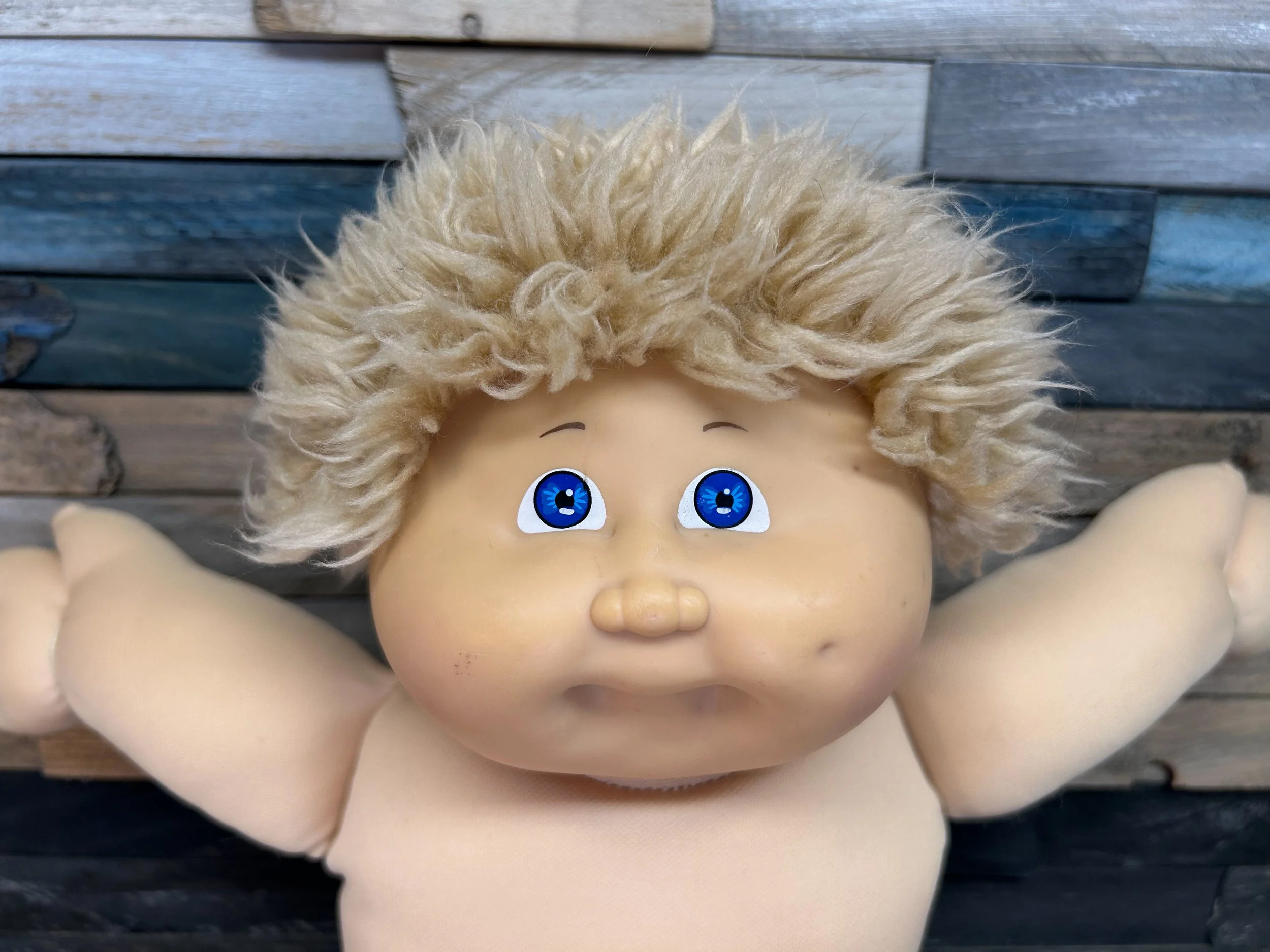 Wheat hair & blue eyes