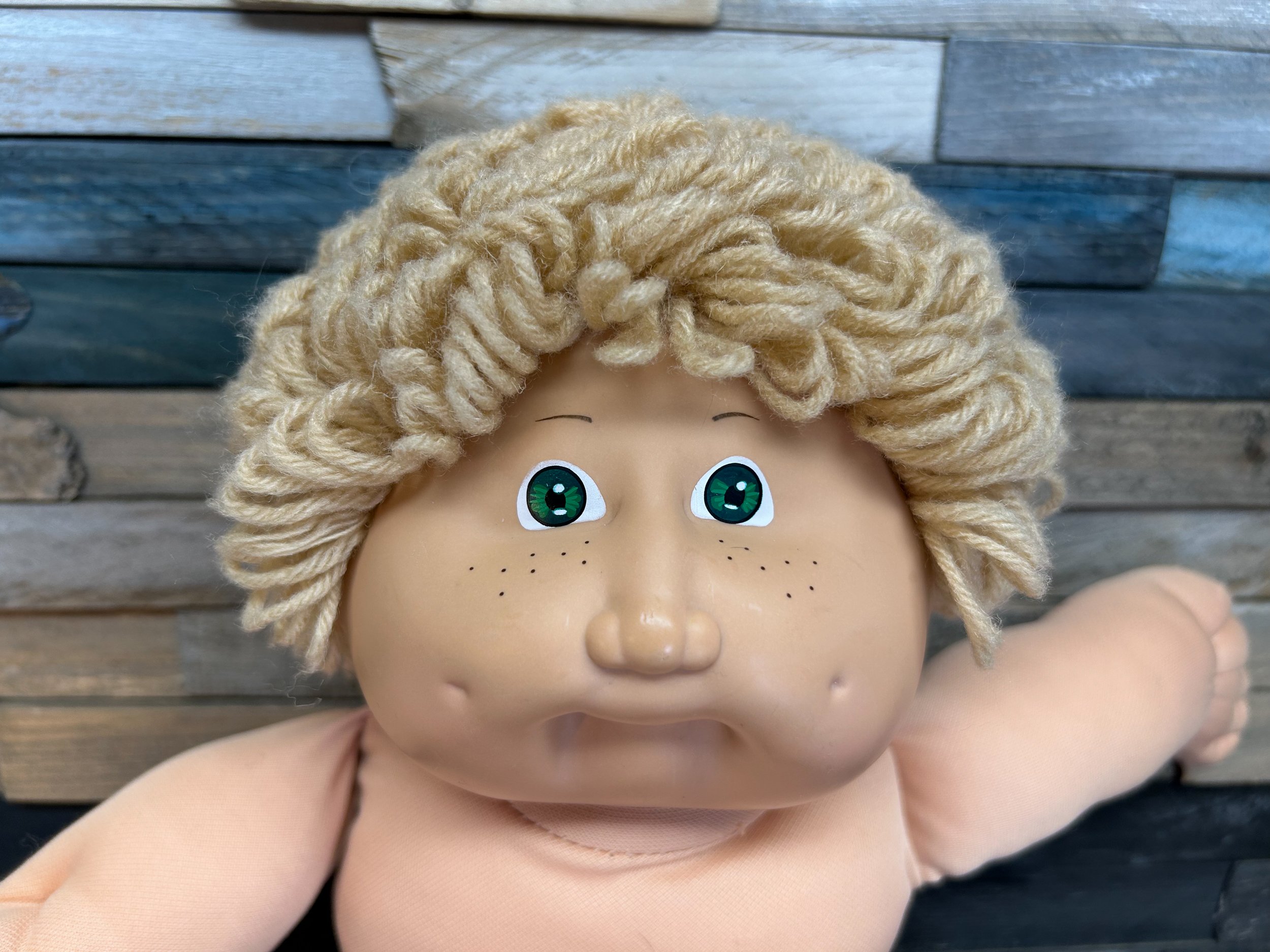 Wheat hair & green eyes