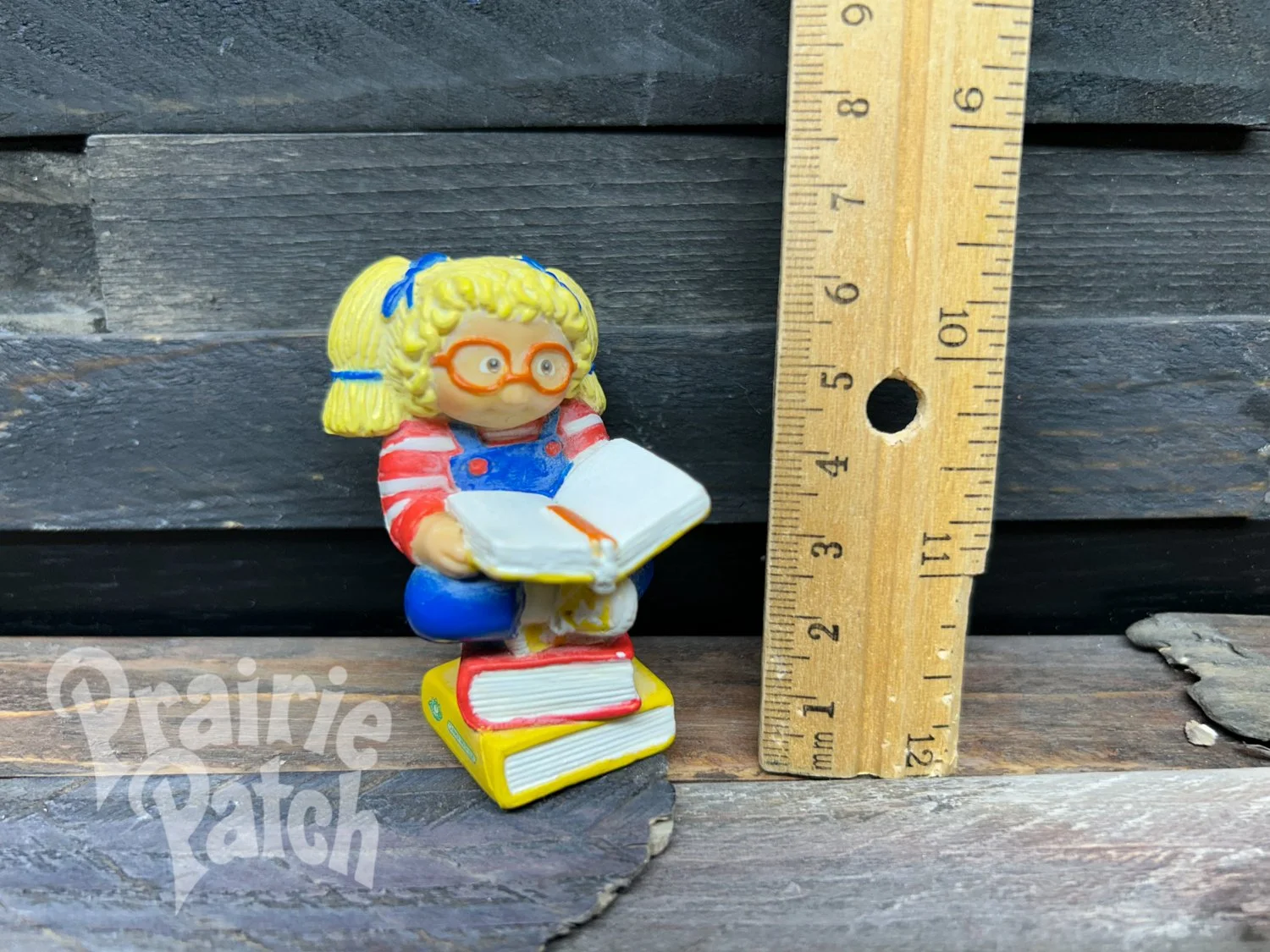 Reader figurine