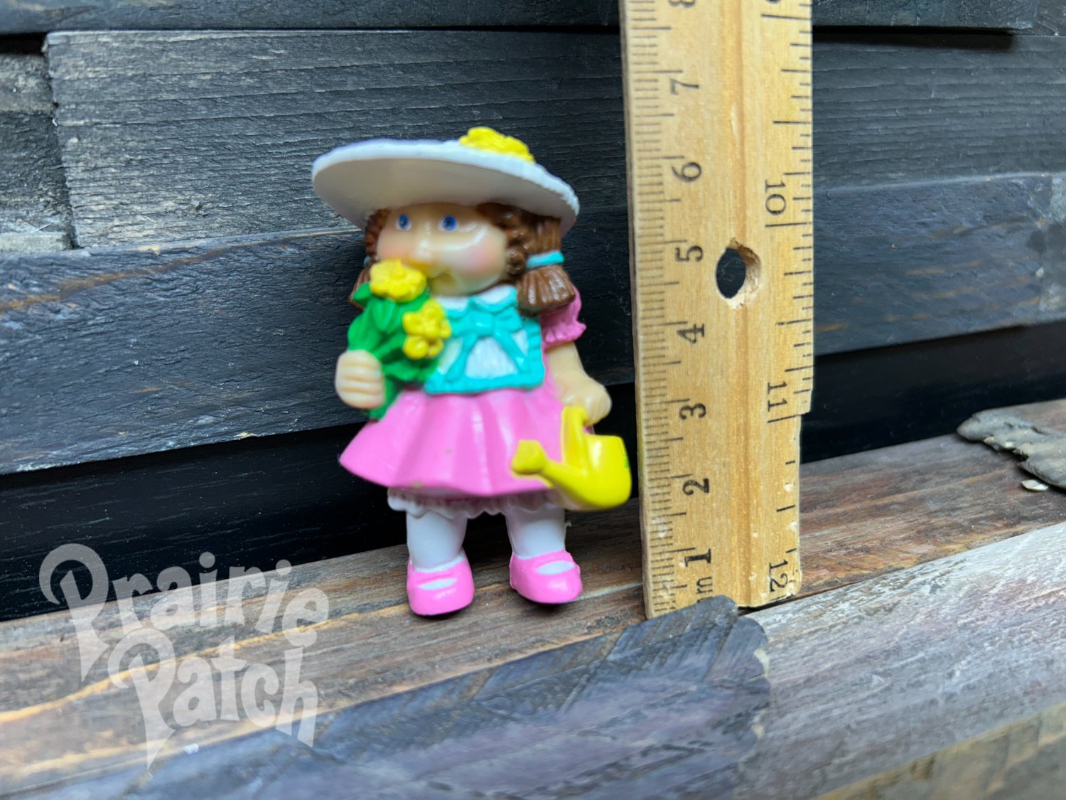 Flowers figurines