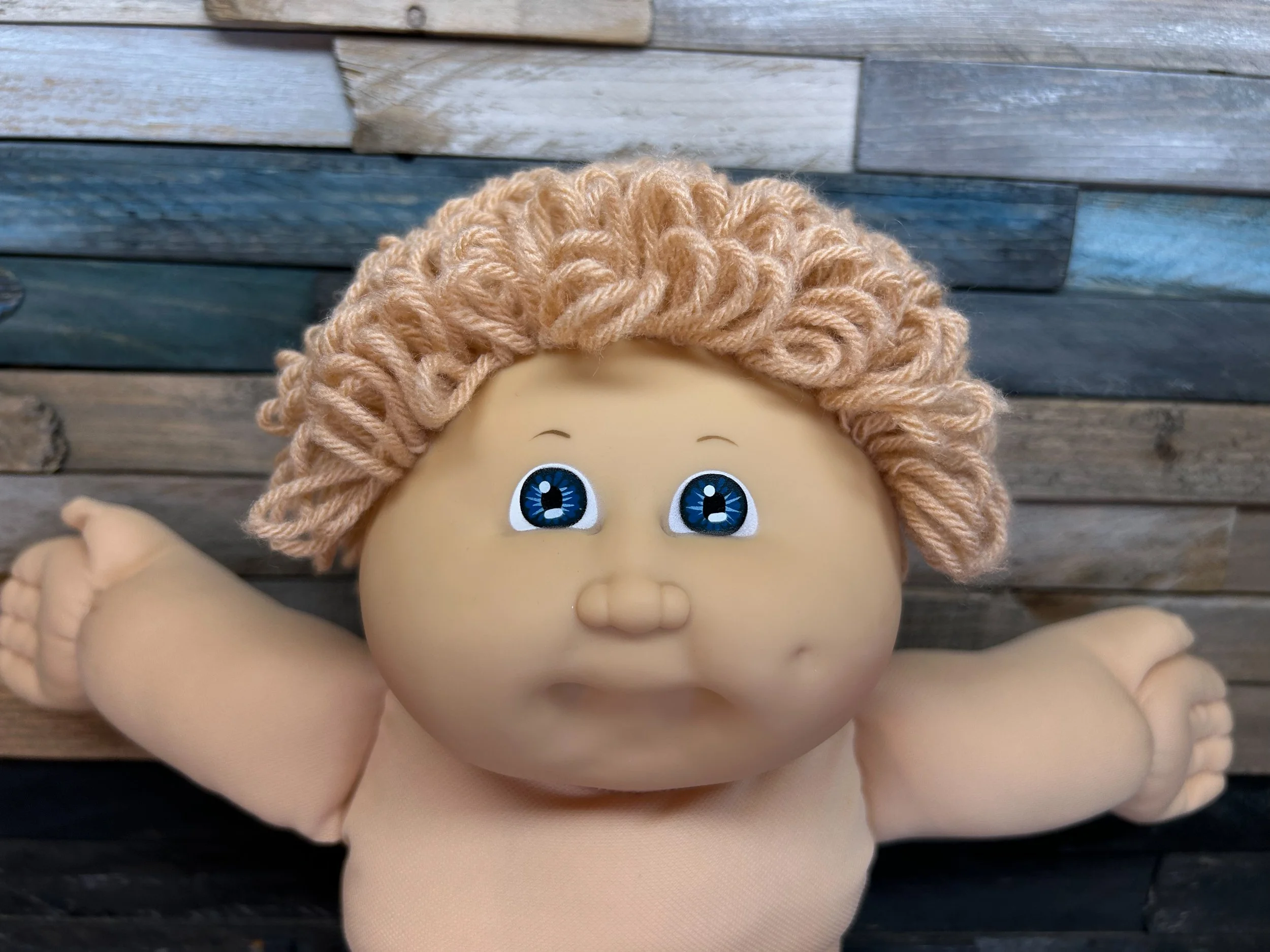 Wheat hair & blue eyes