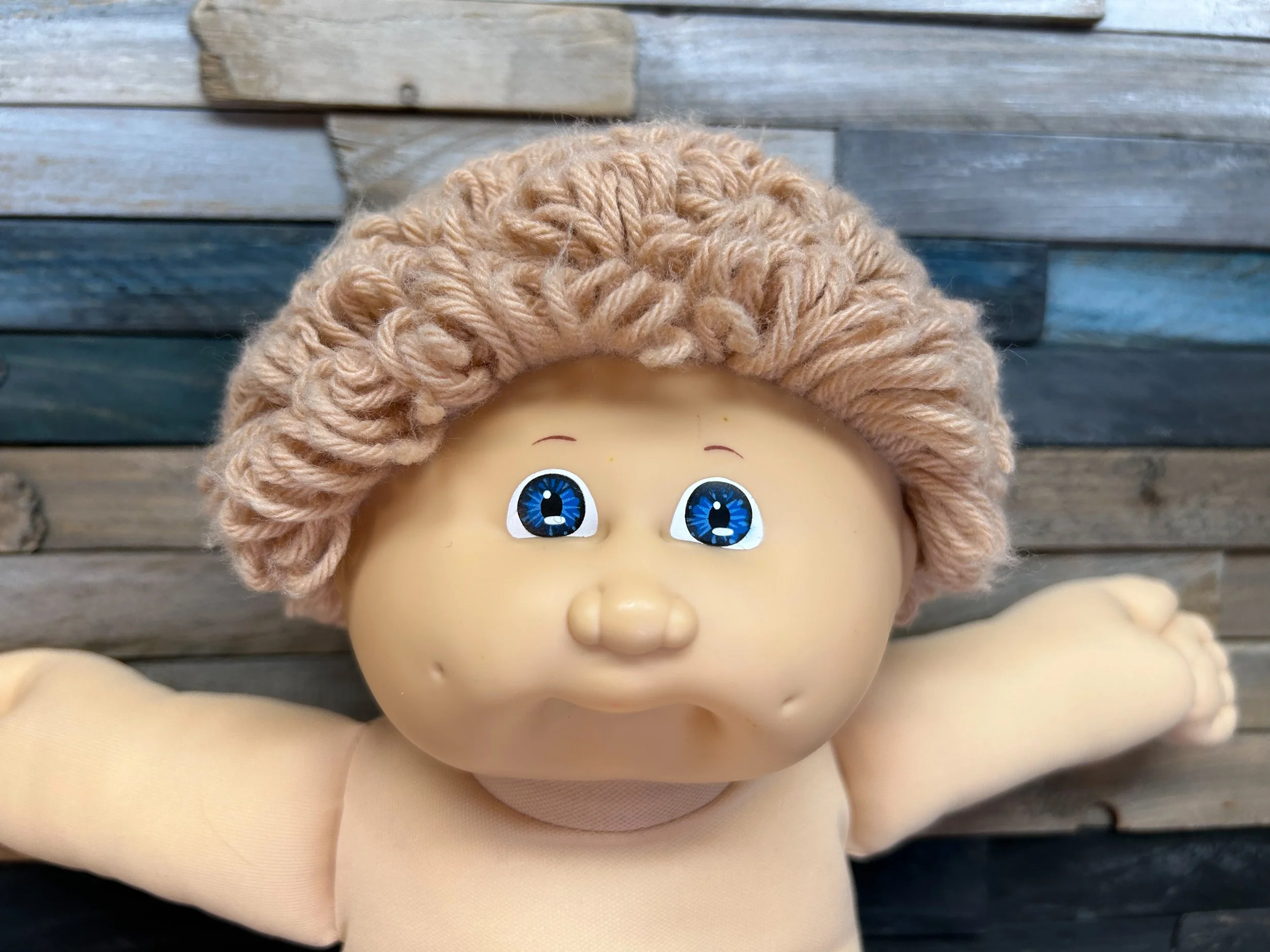 Wheat hair & blue eyes