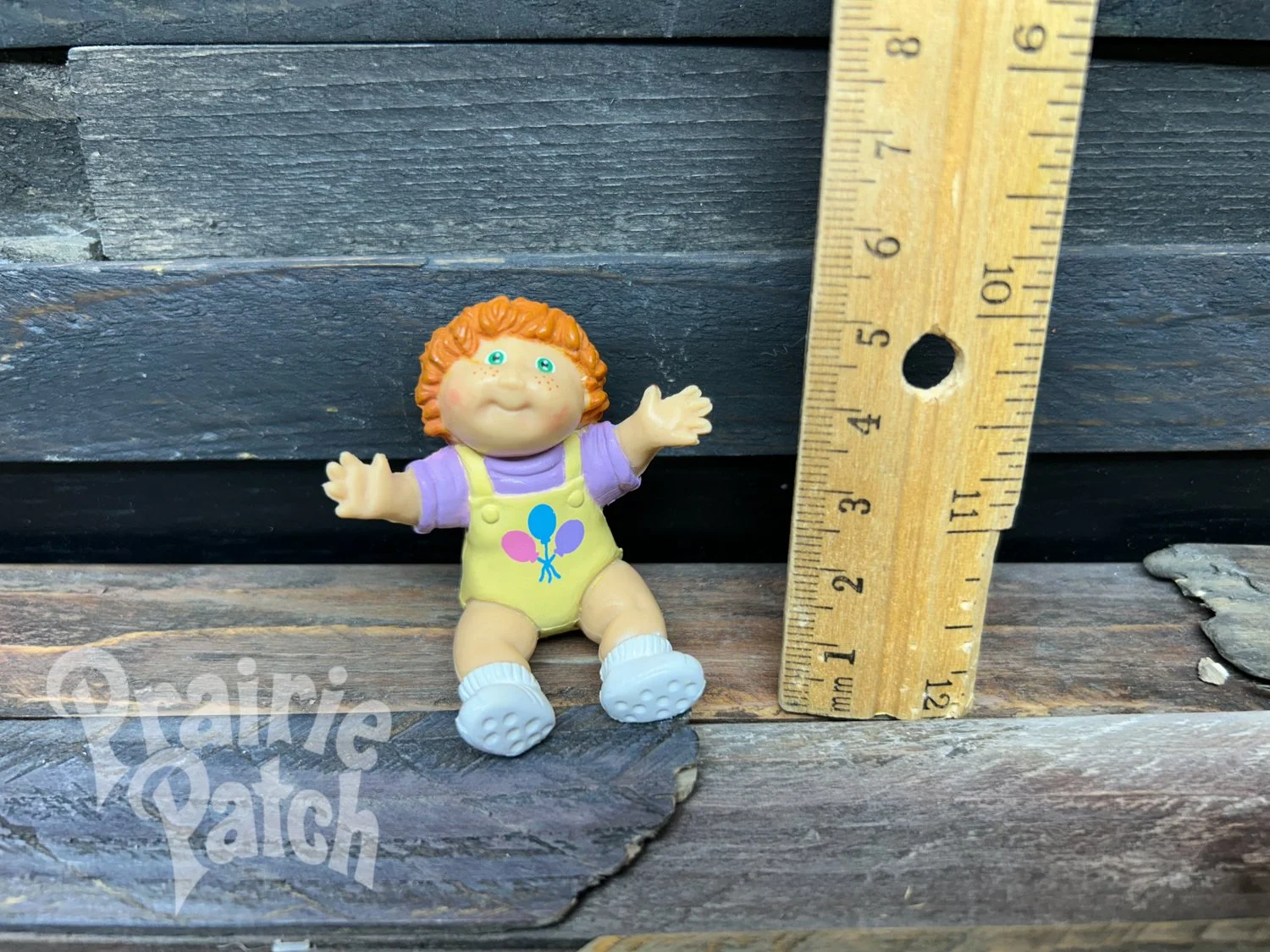 Hug me figurine