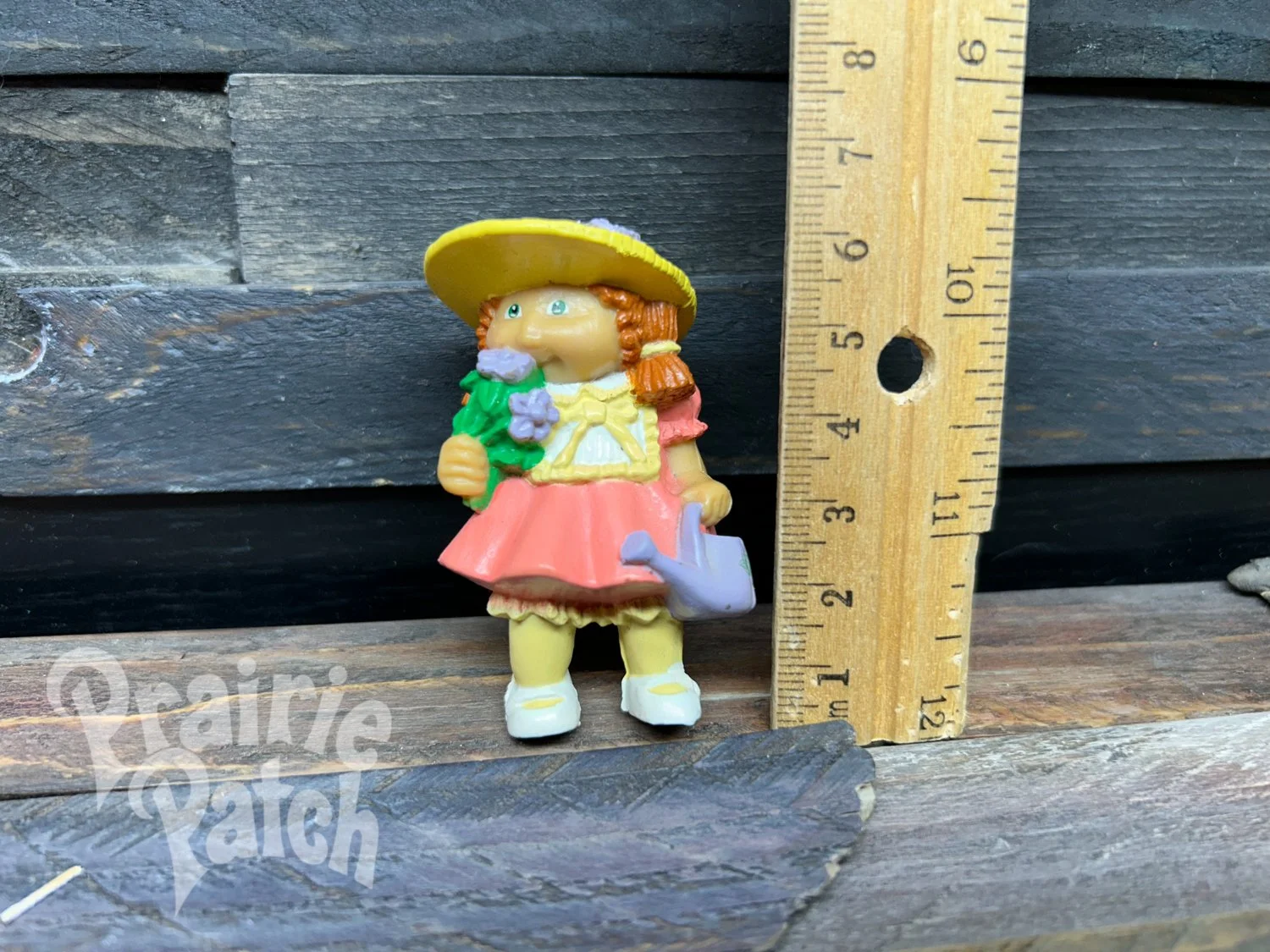 Flowers figurine