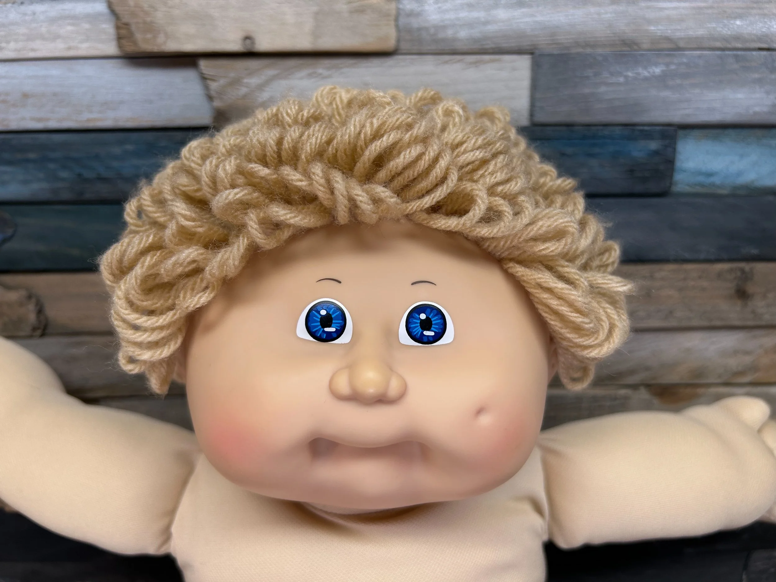 Wheat hair & blue eyes