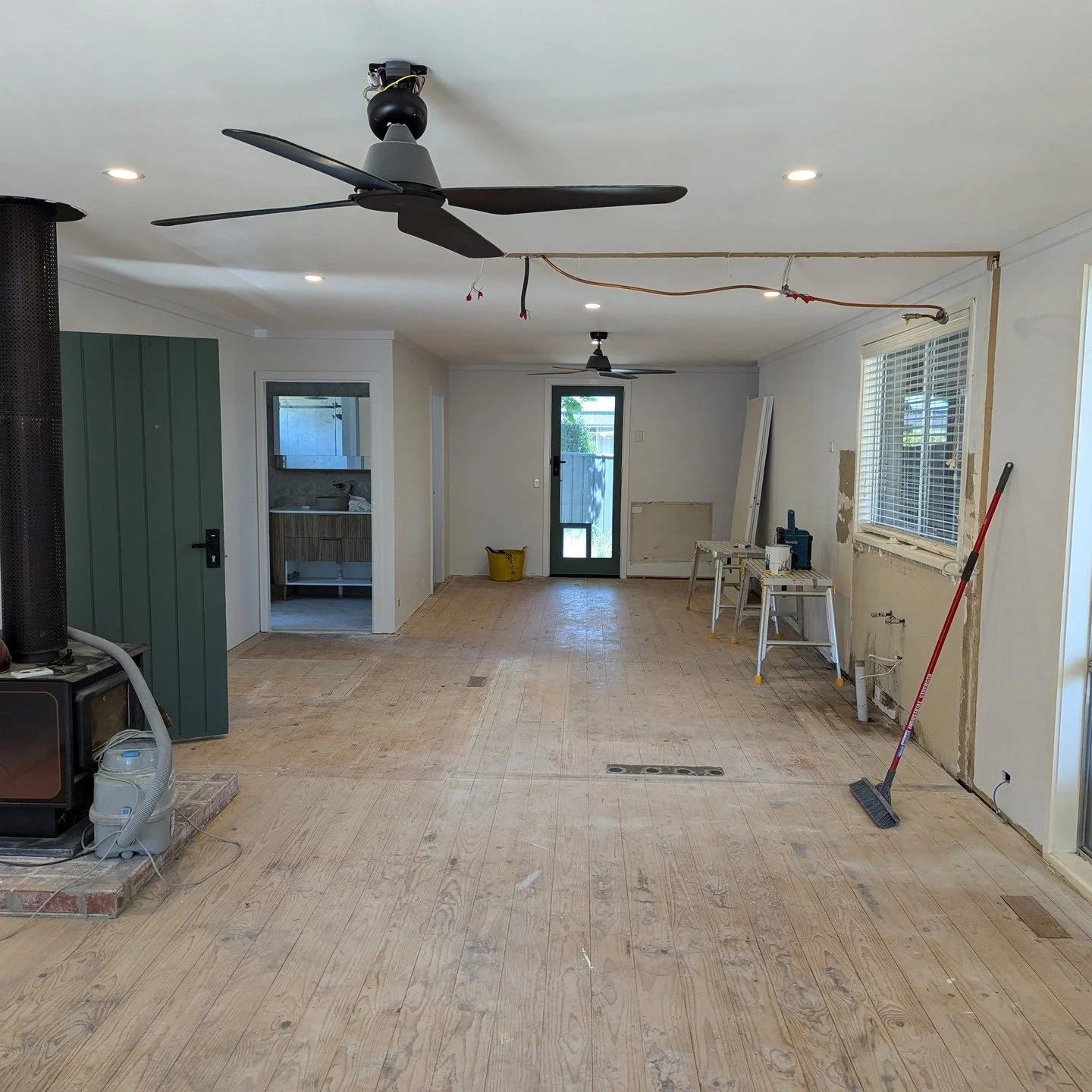 From no kitchen to BIG kitchen. Our Wanniassa Renovation is complete.

The brief for this project was straight forward - A large kitchen for entertaining and to allow for cooking without feeling cramped. The oversized island bench beautifully wrapped