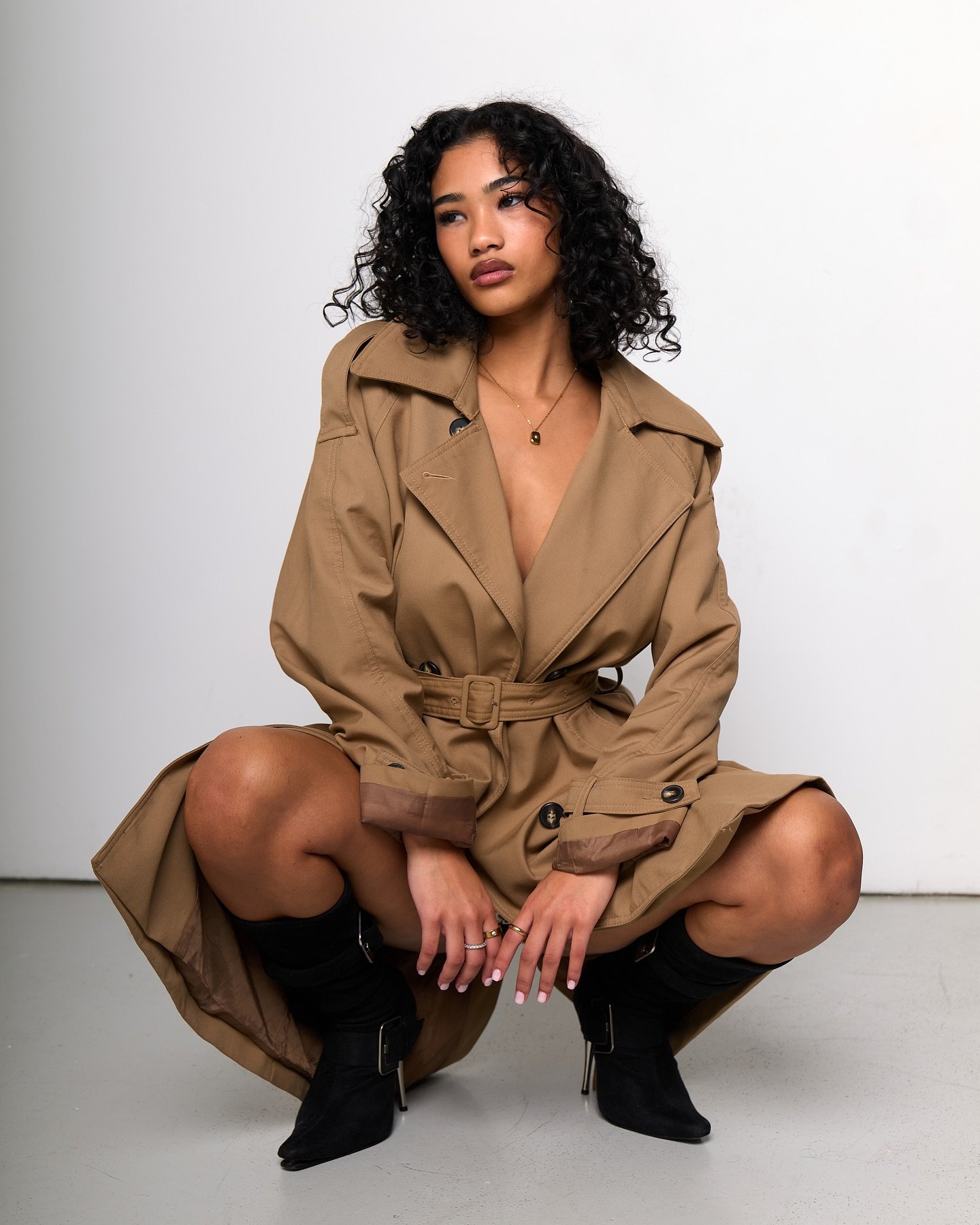 Our gorgeous Cidney serving effortless confidence and cool in  classic tones. Bold, striking, and totally owning the frame

CIDNEY @cidney_xo 

For @akiljacobphotography ❤️