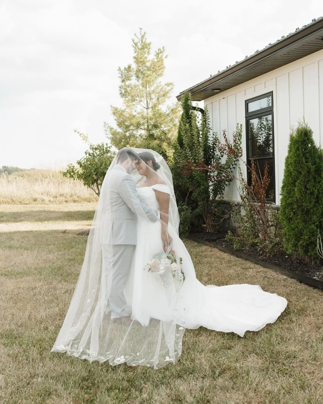 ✨ GALLERY IS IN✨

✨ Patricia &amp; David&rsquo;s wedding at Fox Meadow Barn was the perfect mix of modern rustic charm and mountain magic. With a breathtaking natural backdrop, warm sunset-inspired hues, and the sweetest fur friends lending a helping