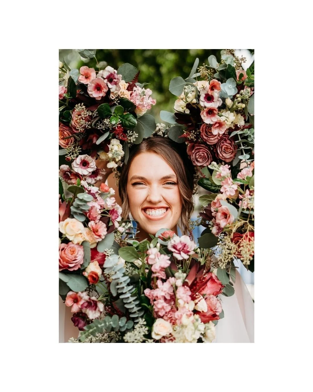 ✨ GALLERY IS IN✨

Such a whimsical and dreamy wedding day that was captured beautifully by @johnnozzi. Tucked into a cozy woodland setting, their celebration felt like stepping into a fairytale. A day with soft harp music drifting through the trees, 