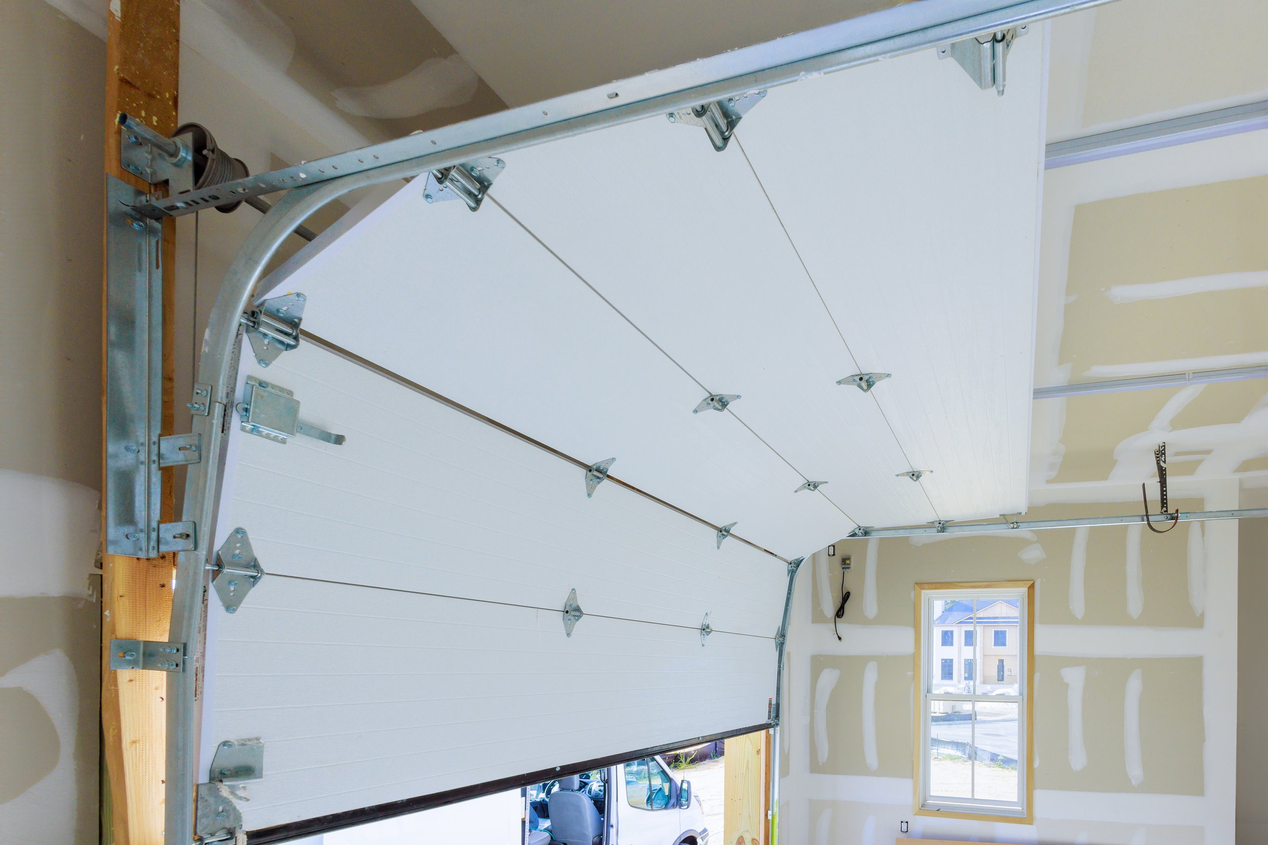 installation-of-rolling-shutters-plastic-garage-do-2024-06-12-02-49-22-utc.jpg
