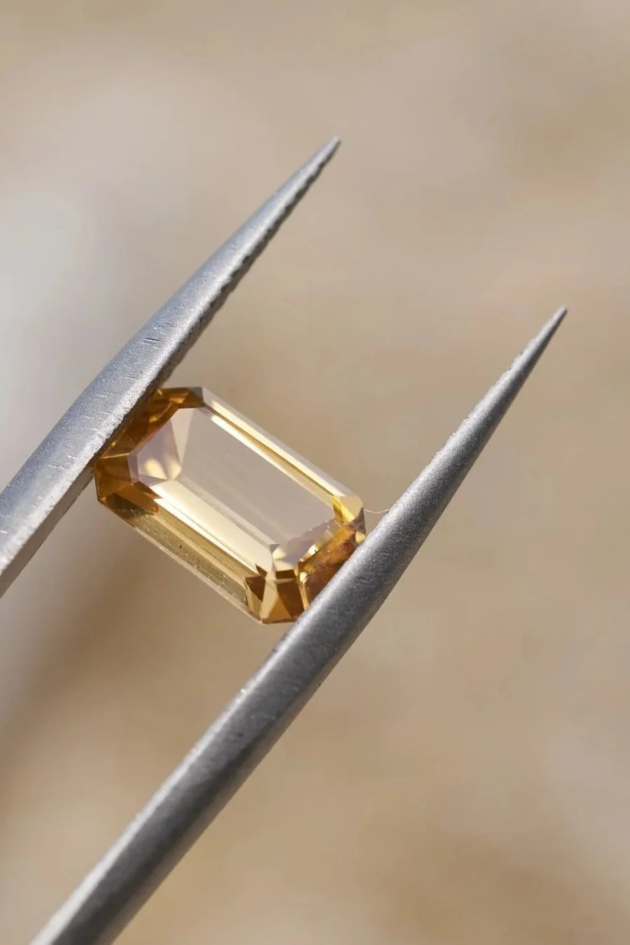ND0053Z_2.8Ct Zircon_$560